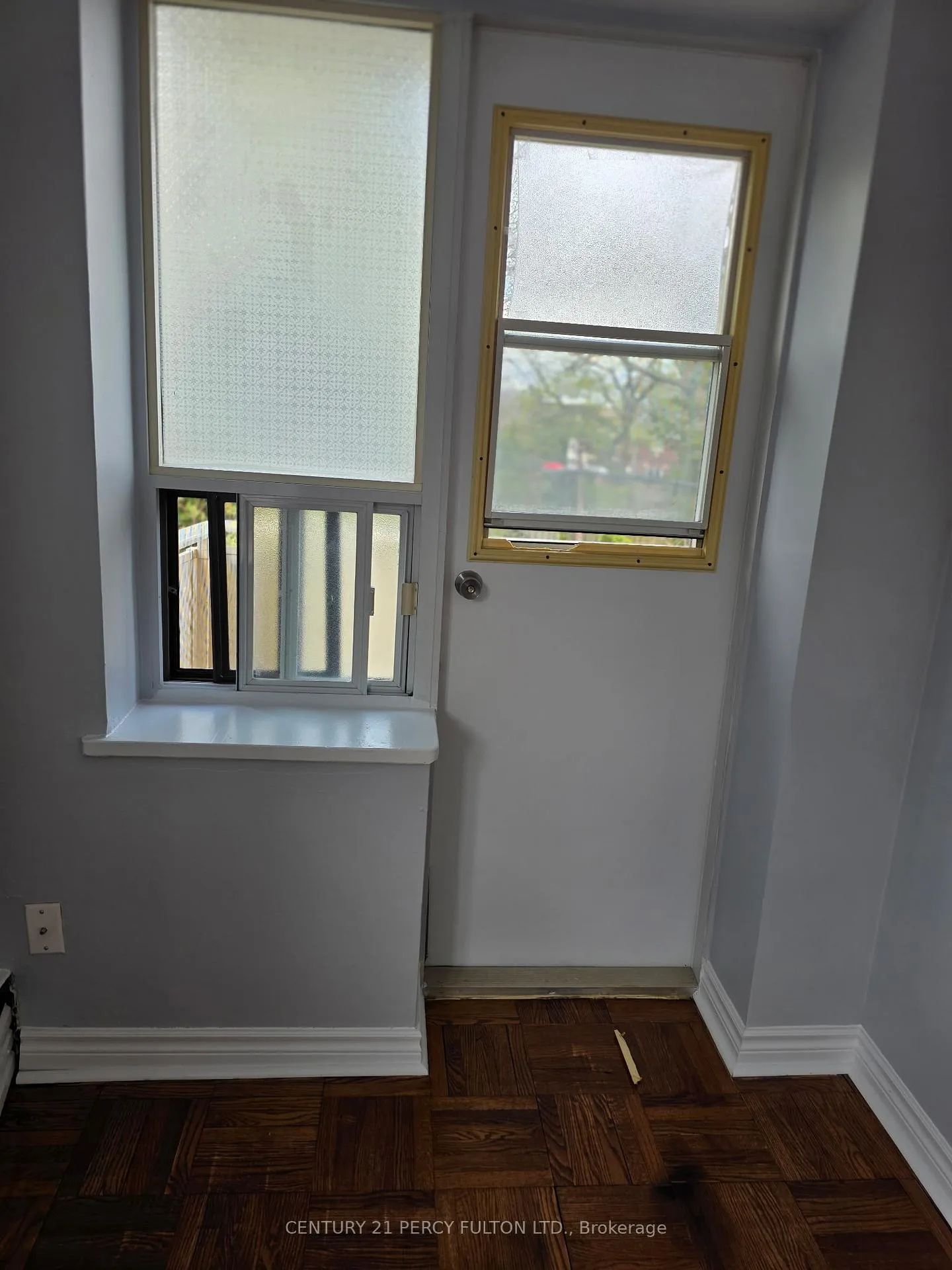 Photo 4 of Unit 204, 392 Jane Street, Toronto, Lambton Baby Point — HOMEH