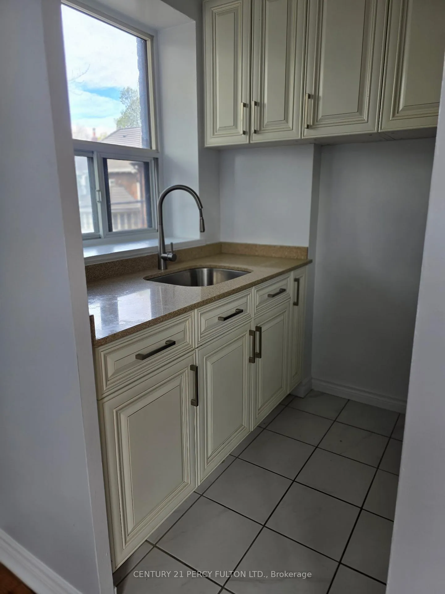 Photo 5 of Unit 204, 392 Jane Street, Toronto, Lambton Baby Point — HOMEH