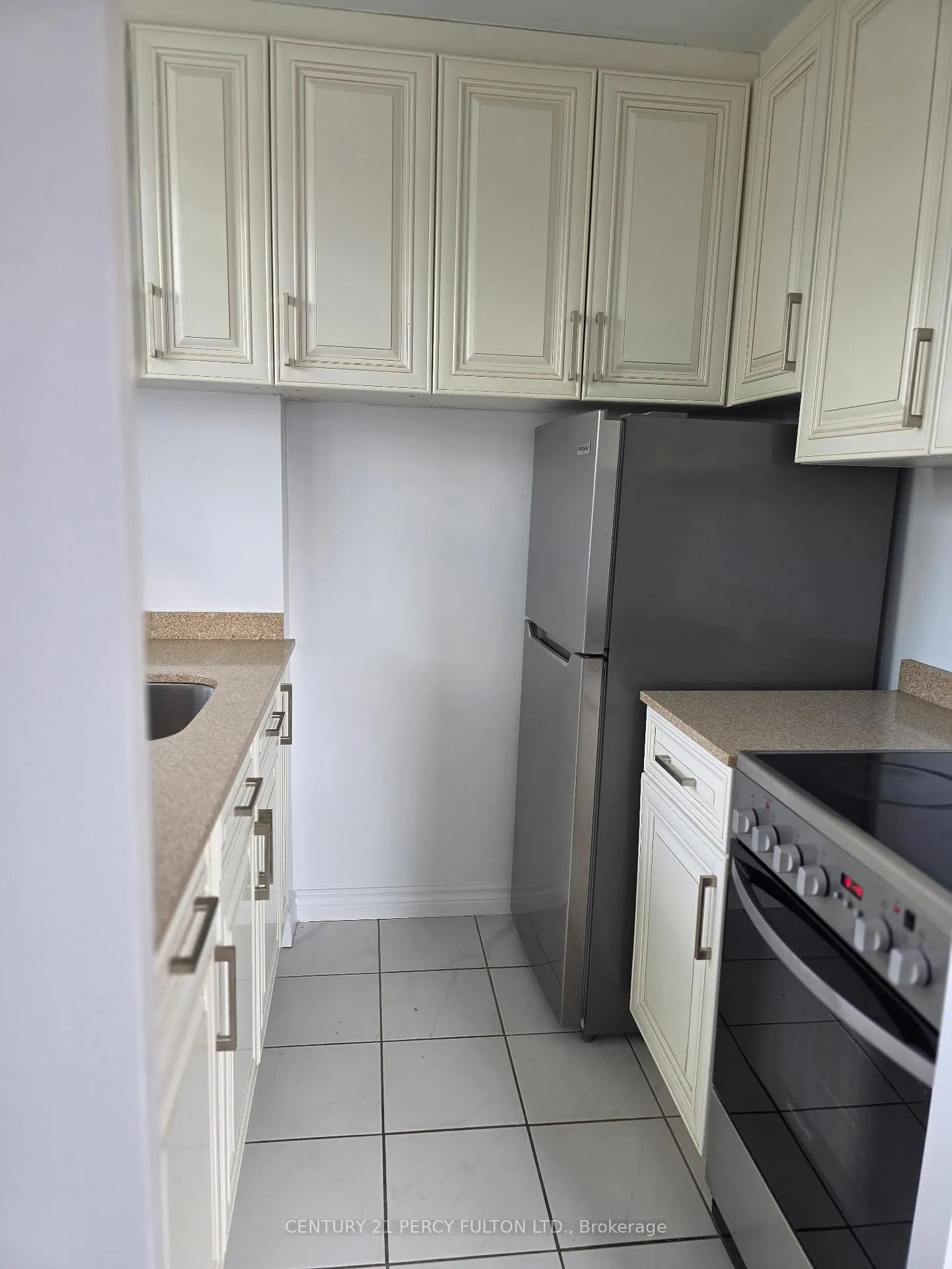 Photo 6 of Unit 204, 392 Jane Street, Toronto, Lambton Baby Point — HOMEH