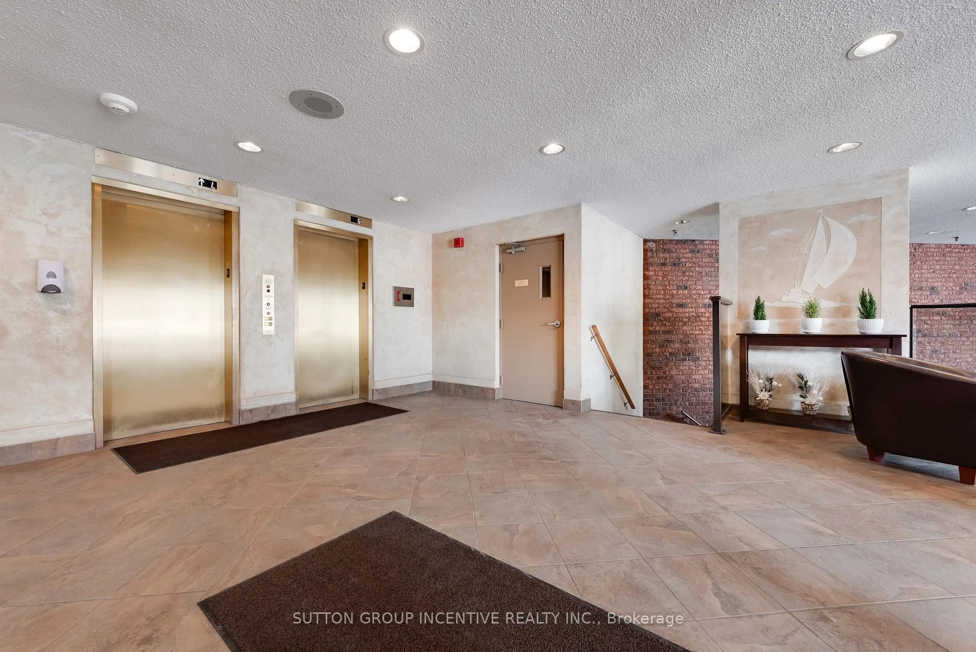 Photo 3 of Unit 117, 181 Collier Street, Barrie, North Shore — HOMEH