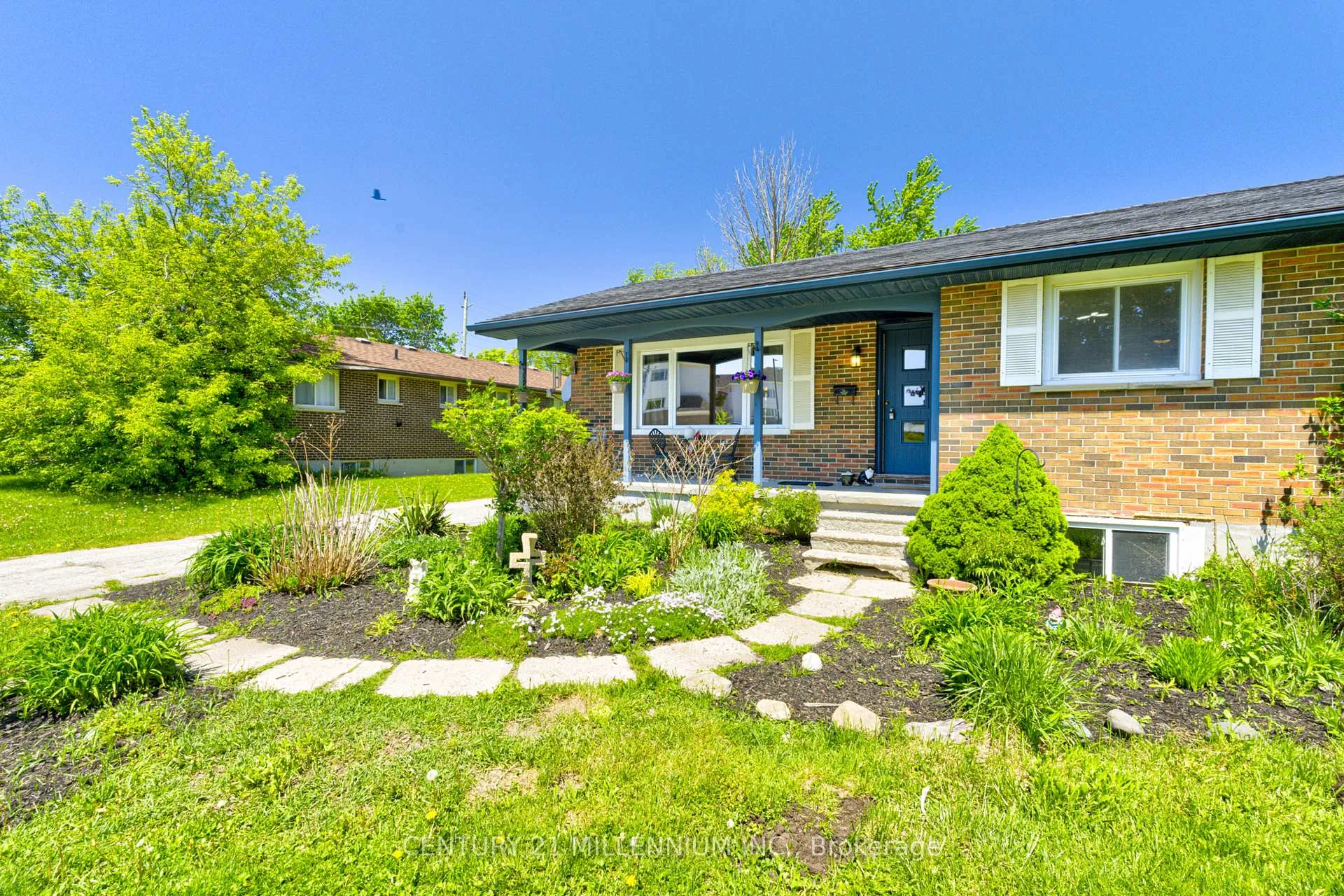 Photo 2 of 210 Centre Street, Shelburne — HOMEH