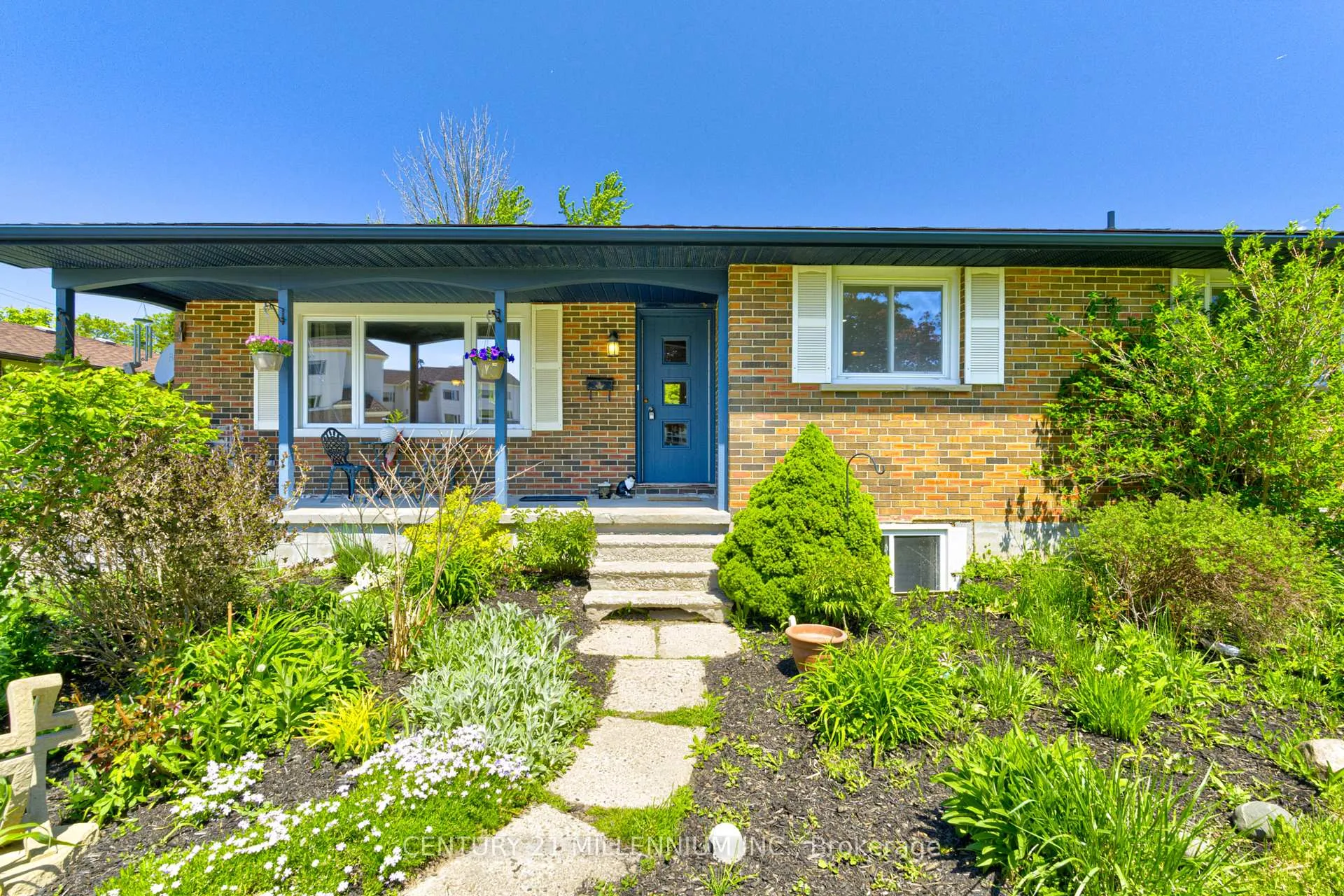 Photo 3 of 210 Centre Street, Shelburne — HOMEH