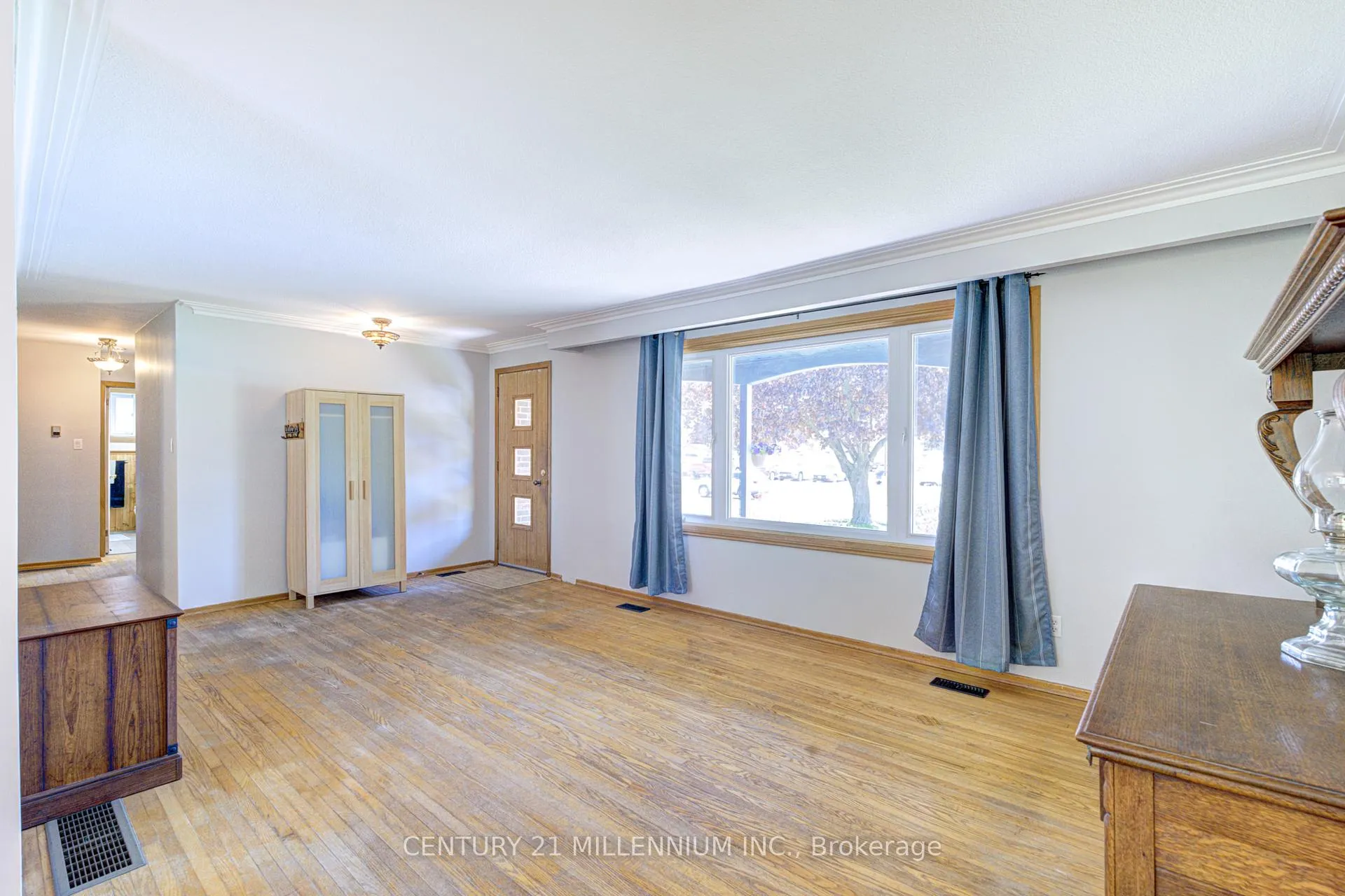 Photo 4 of 210 Centre Street, Shelburne — HOMEH