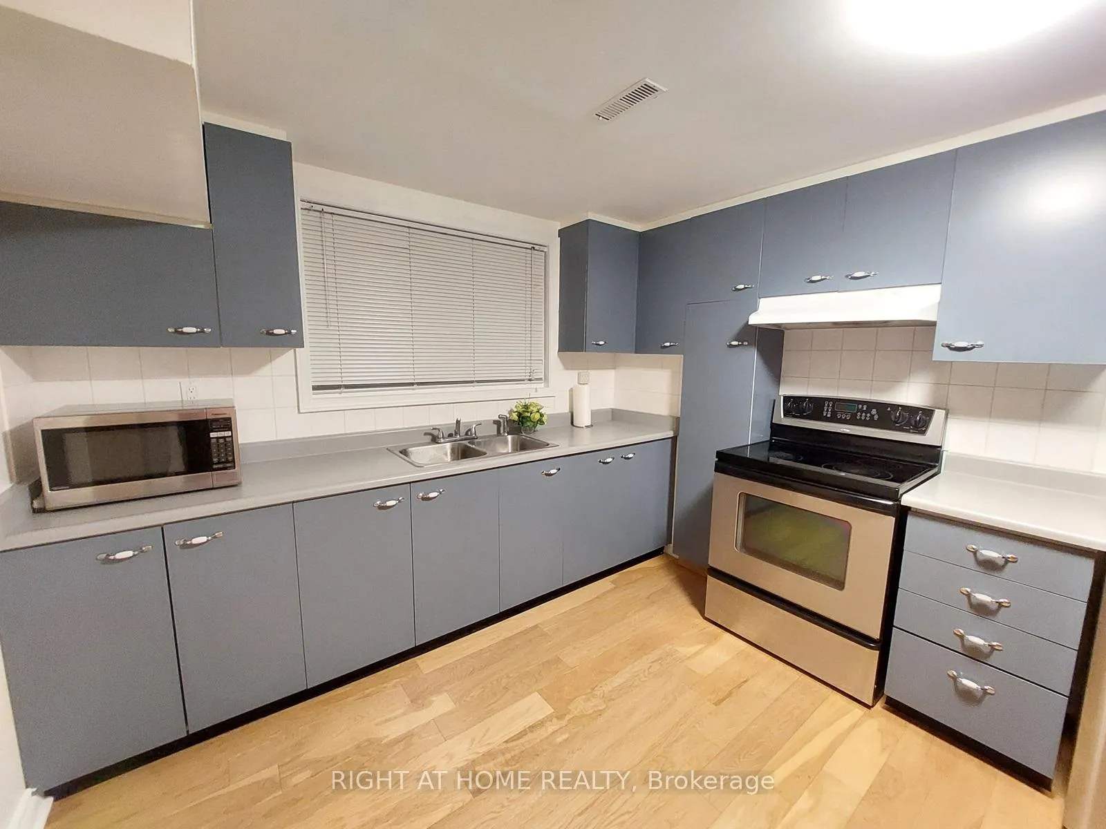 Photo 10 of 151 Keffer Circle, Newmarket, Armitage — HOMEH