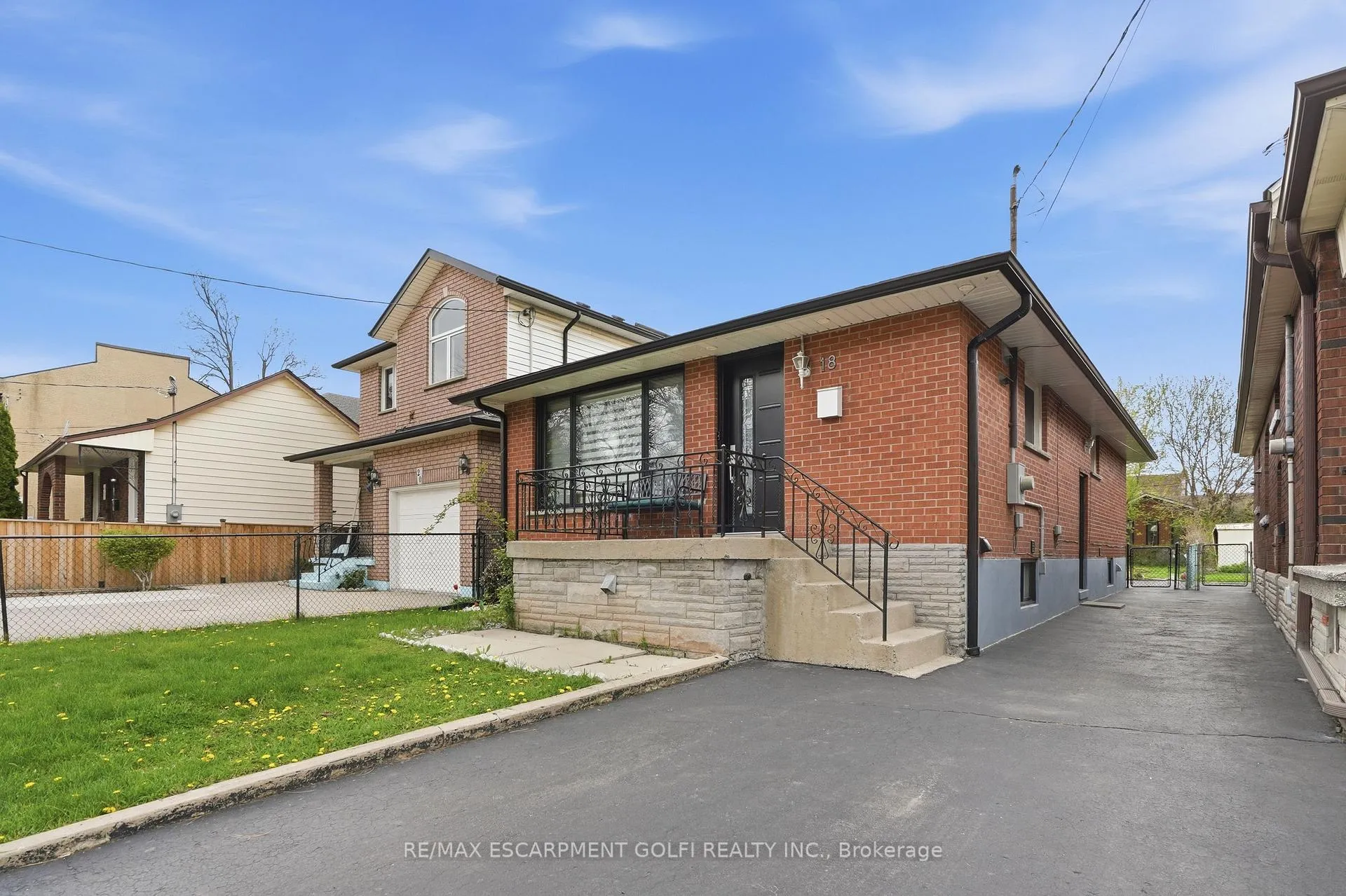 Photo 2 of 18 Ferrie Street W, Hamilton, North End — HOMEH