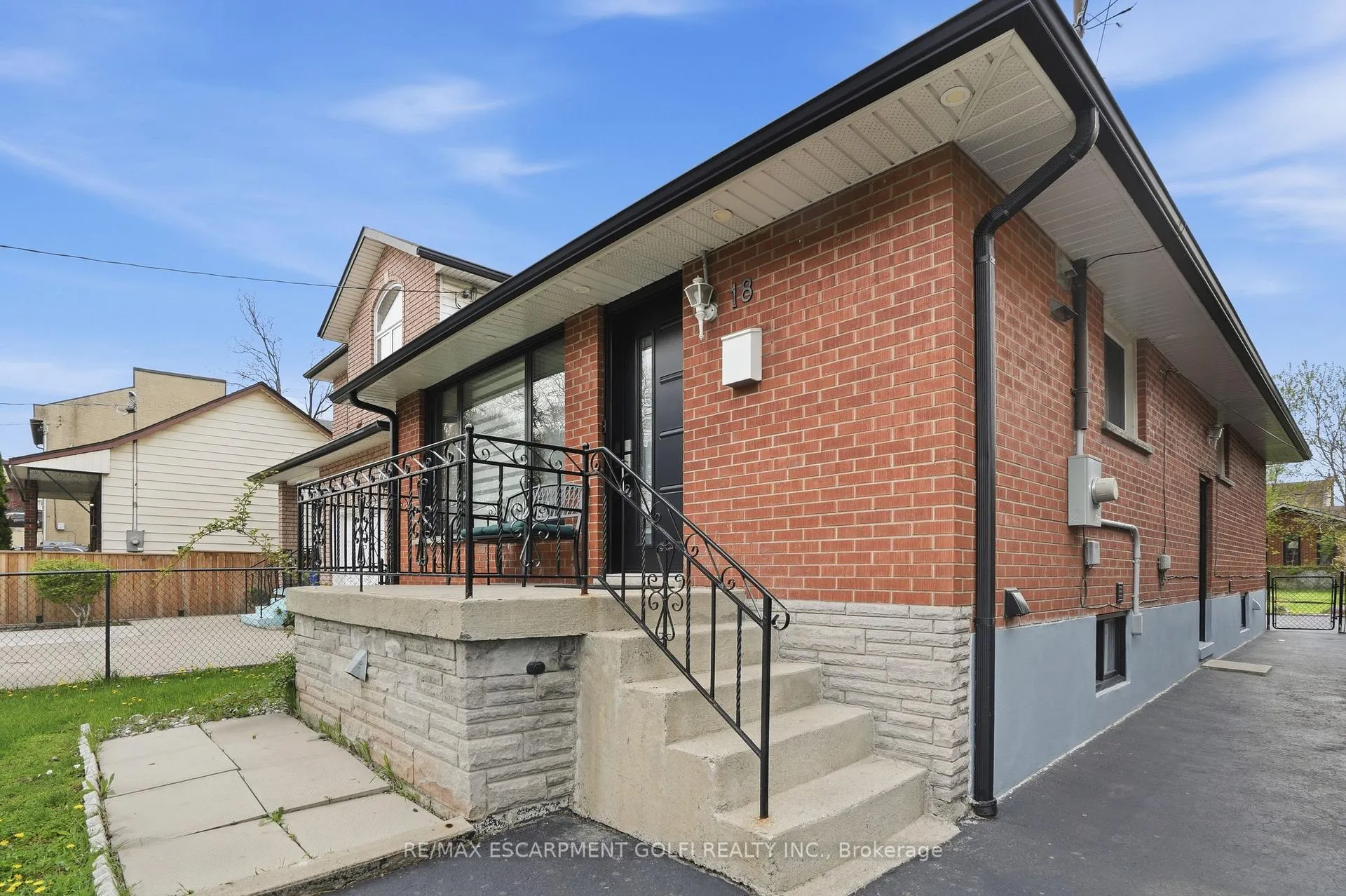 Photo 3 of 18 Ferrie Street W, Hamilton, North End — HOMEH