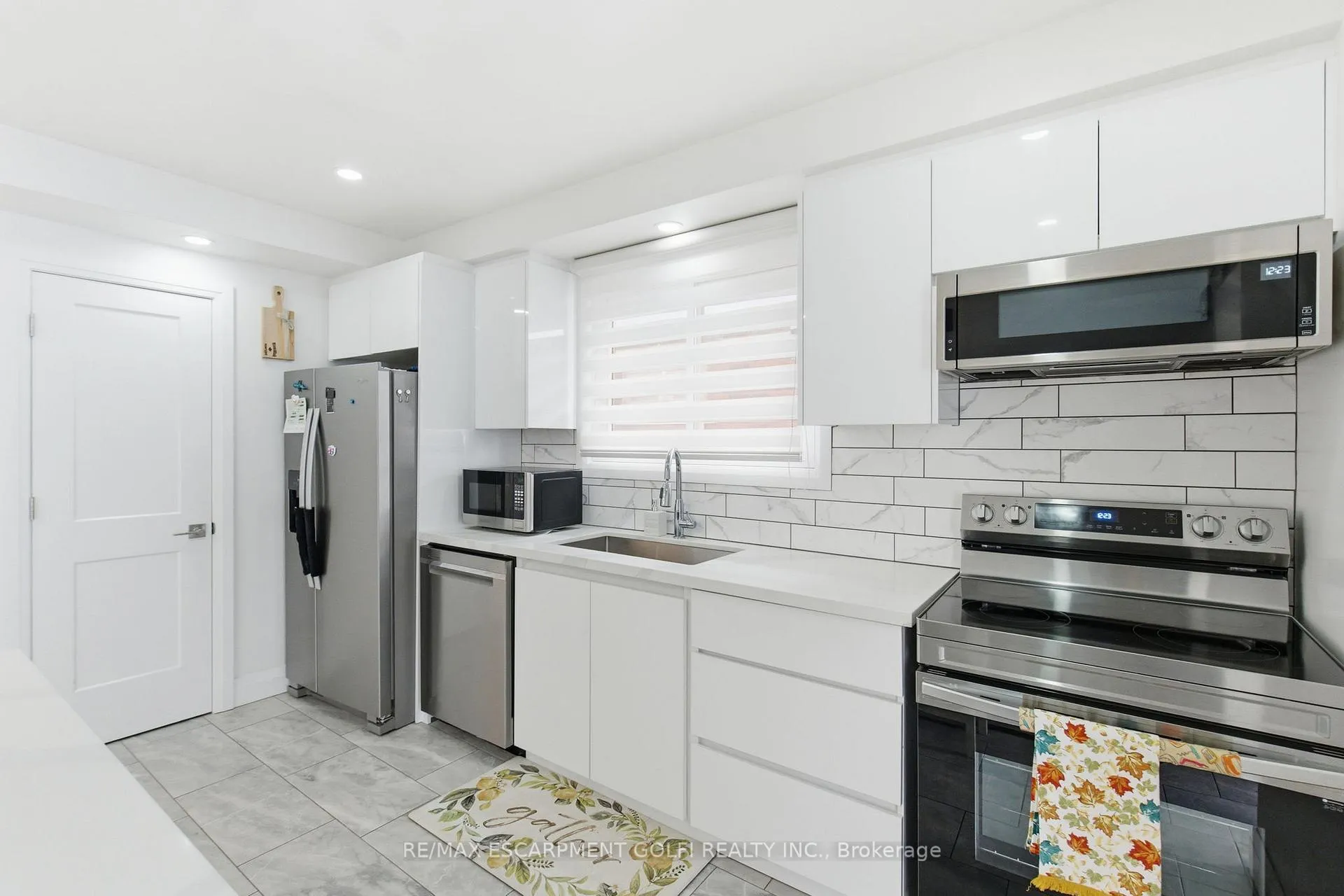 Photo 8 of 18 Ferrie Street W, Hamilton, North End — HOMEH