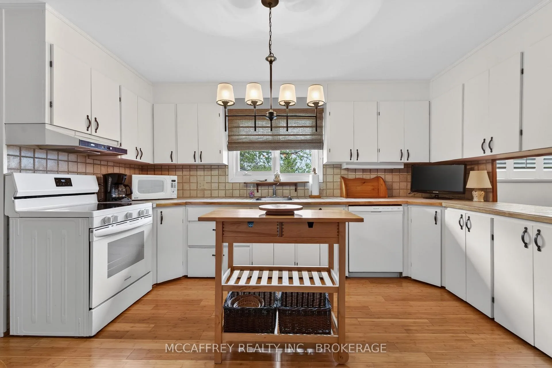 Photo 13 of 164 Vanluven Road, Greater Napanee — HOMEH