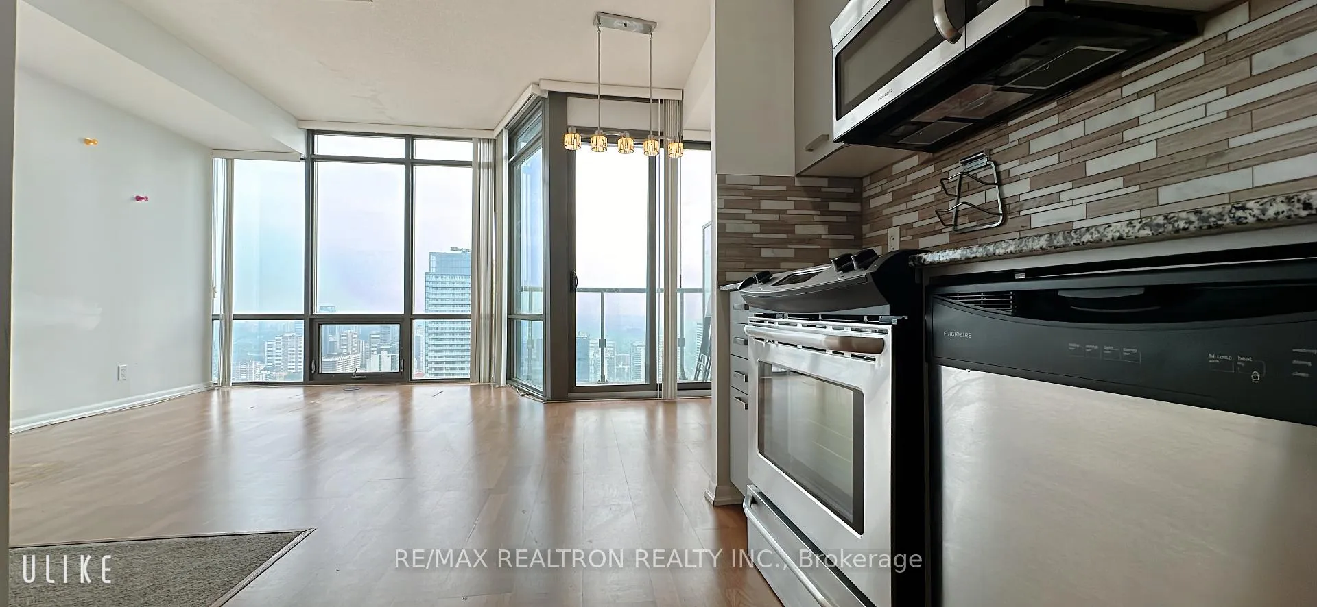 Photo 4 of Unit 4707, 832 Bay Street, Toronto, Bay Street Corridor — HOMEH