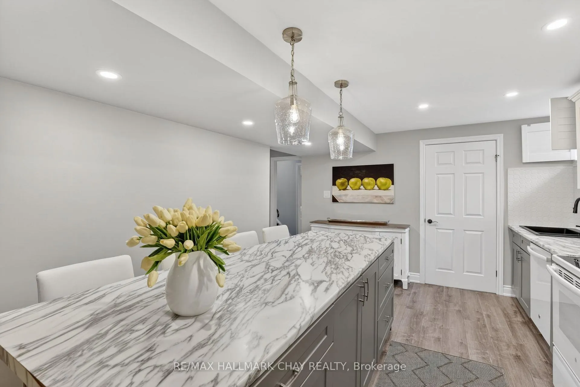 Photo 7 of Unit Lower Unit, 46 Essa Road, New Tecumseth, Alliston — HOMEH