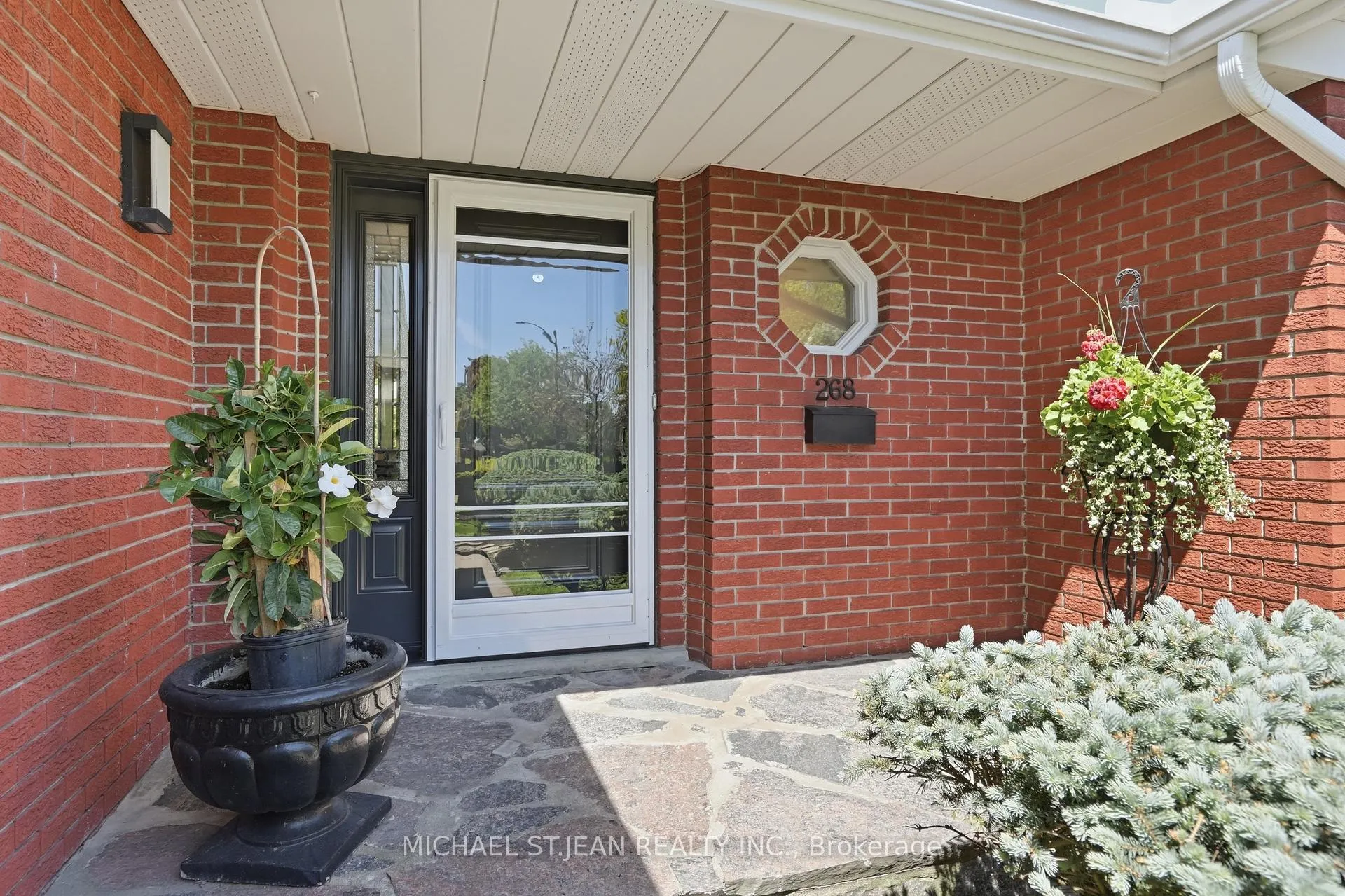 Photo 4 of 268 Memorial Drive, Brantford — HOMEH