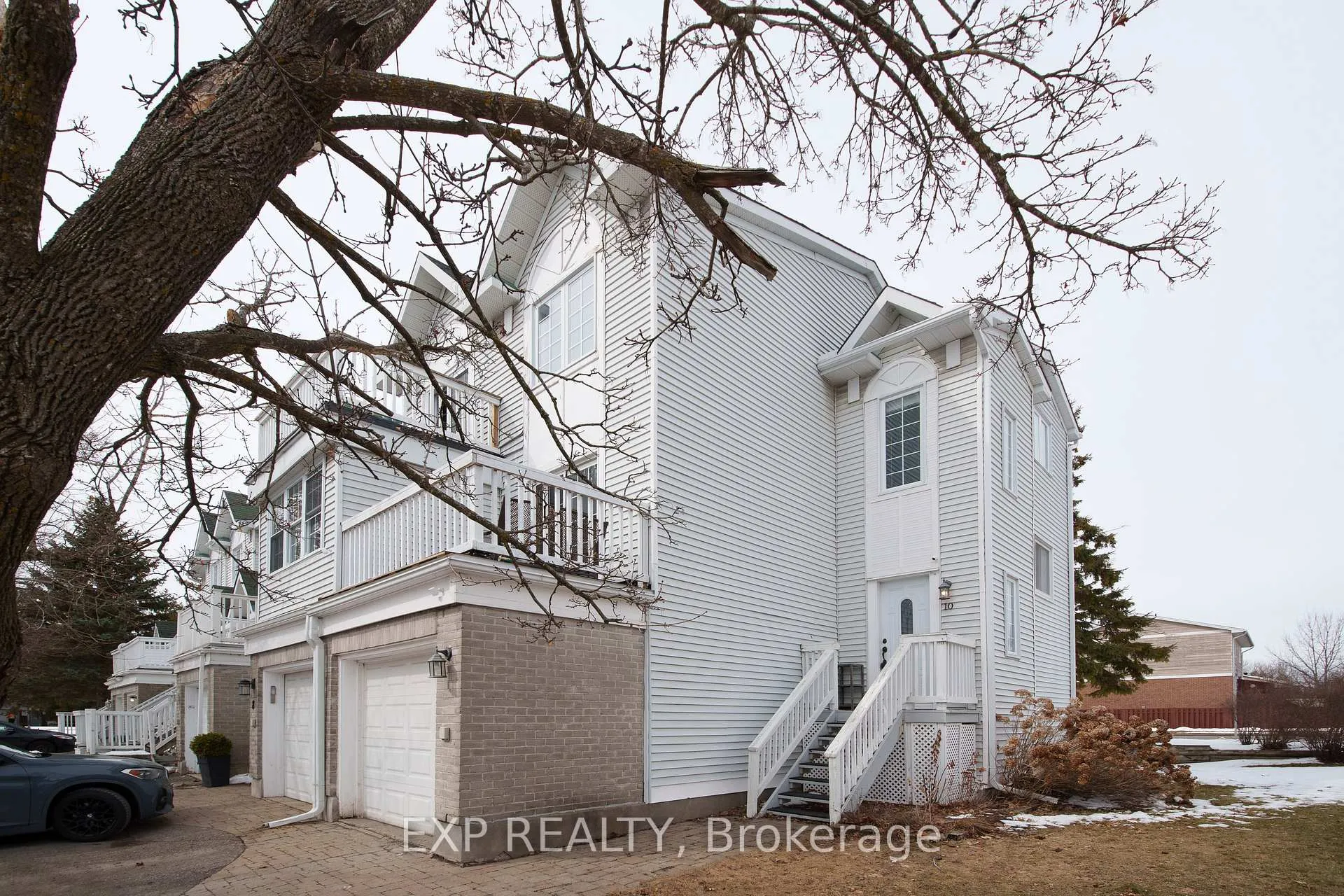Photo 2 of 10 Castlegreen Private, Ottawa, Hunt Club Park/Greenboro — HOMEH