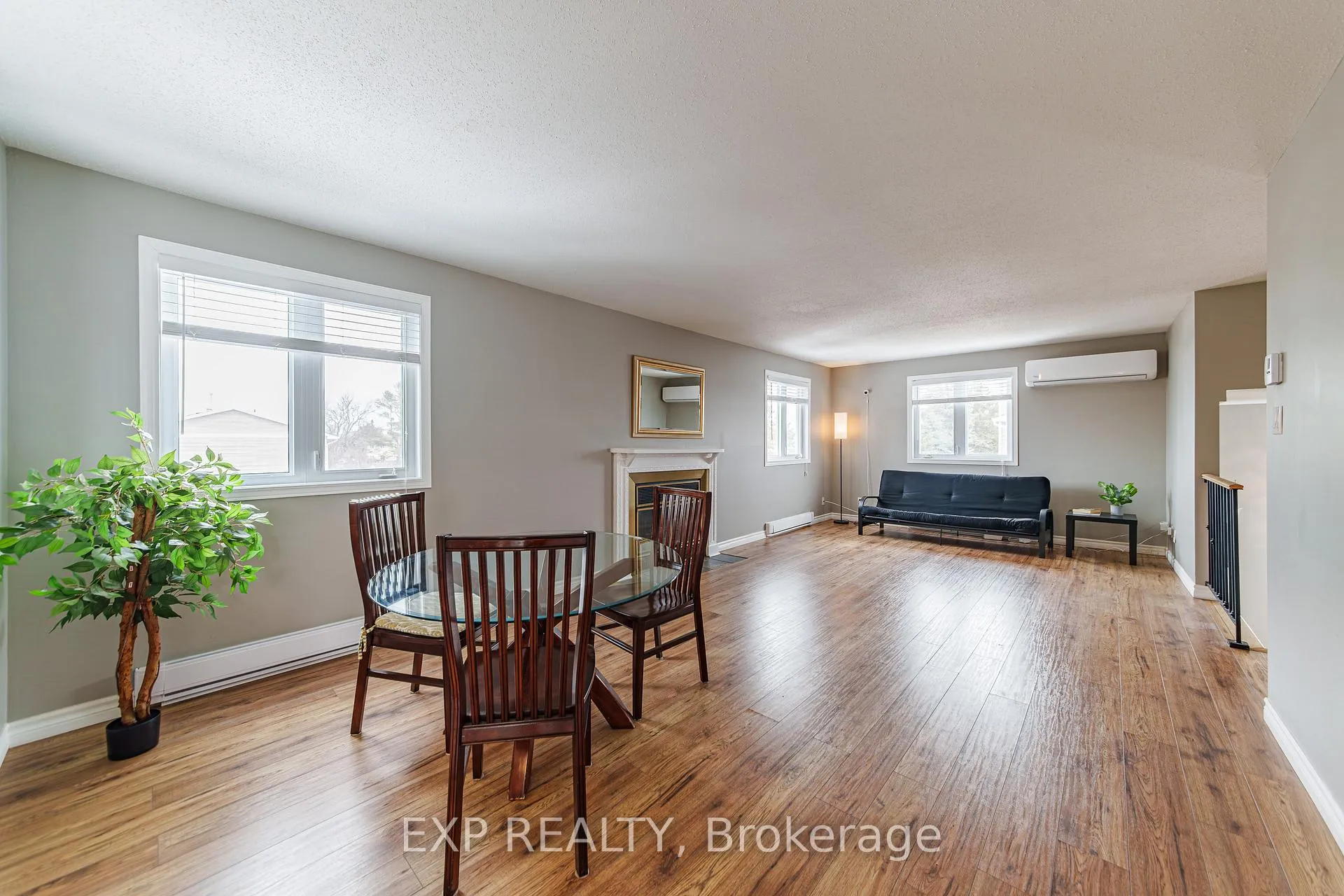 Photo 3 of 10 Castlegreen Private, Ottawa, Hunt Club Park/Greenboro — HOMEH
