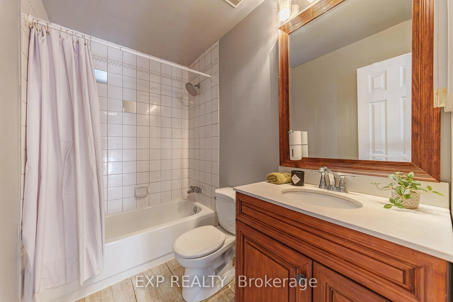 Photo 13 of 10 Castlegreen Private, Ottawa, Hunt Club Park/Greenboro — HOMEH