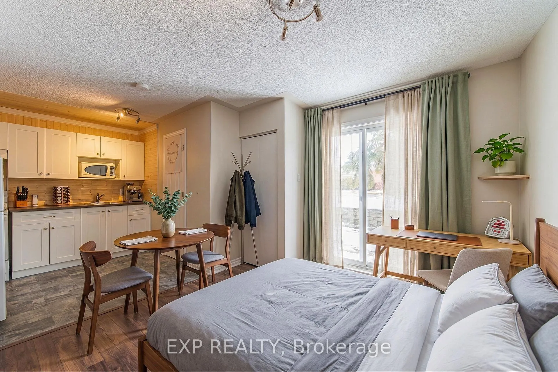 Photo 17 of 10 Castlegreen Private, Ottawa, Hunt Club Park/Greenboro — HOMEH