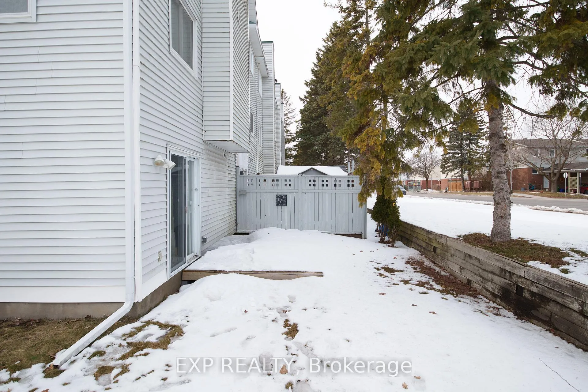 Photo 23 of 10 Castlegreen Private, Ottawa, Hunt Club Park/Greenboro — HOMEH