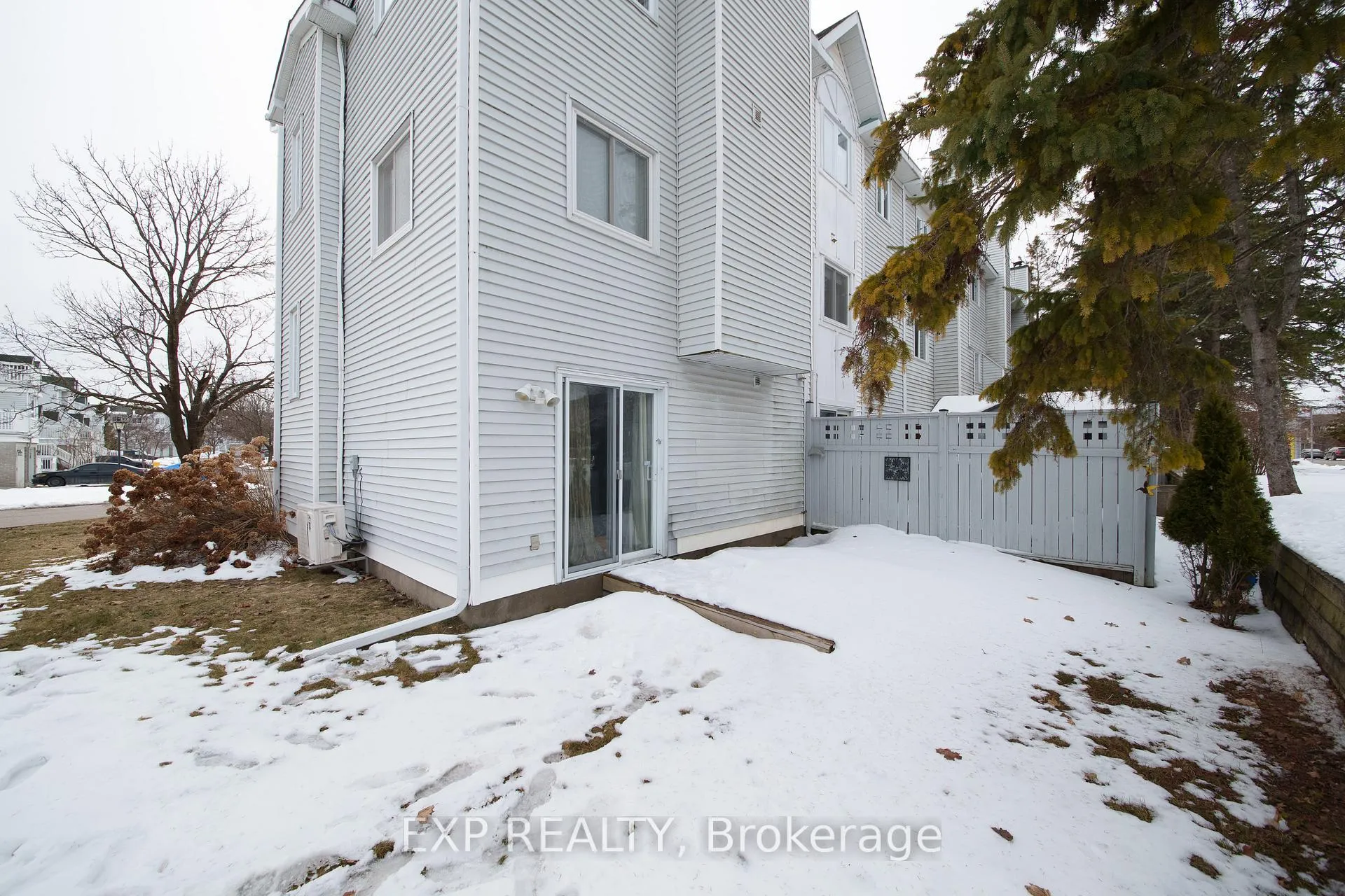 Photo 24 of 10 Castlegreen Private, Ottawa, Hunt Club Park/Greenboro — HOMEH