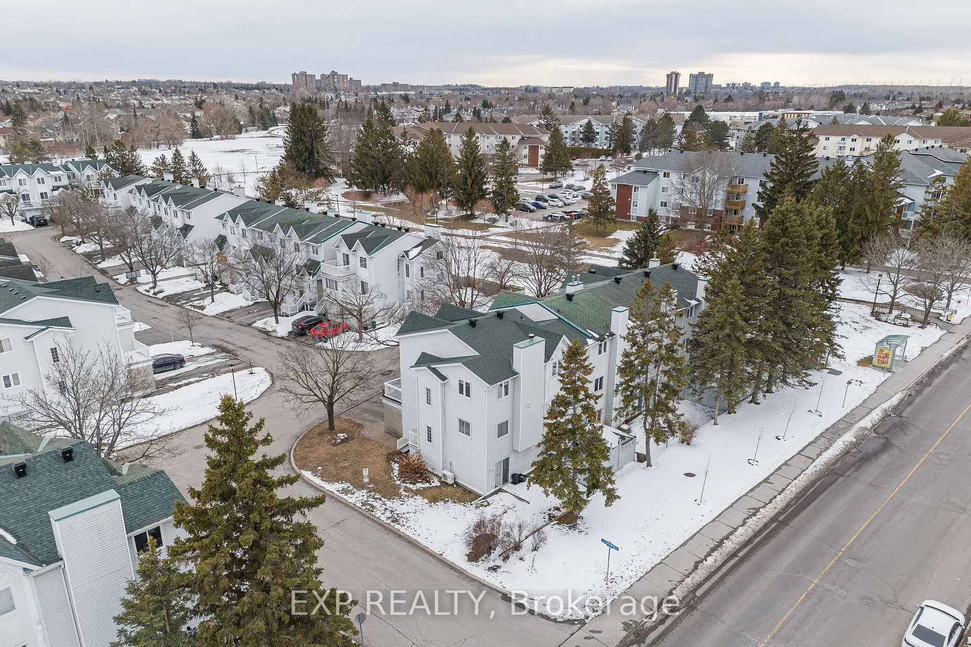 Photo 27 of 10 Castlegreen Private, Ottawa, Hunt Club Park/Greenboro — HOMEH