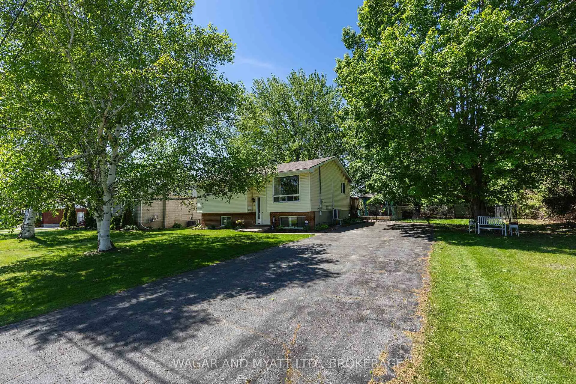 Photo 2 of 39 Riverview Drive, Greater Napanee — HOMEH