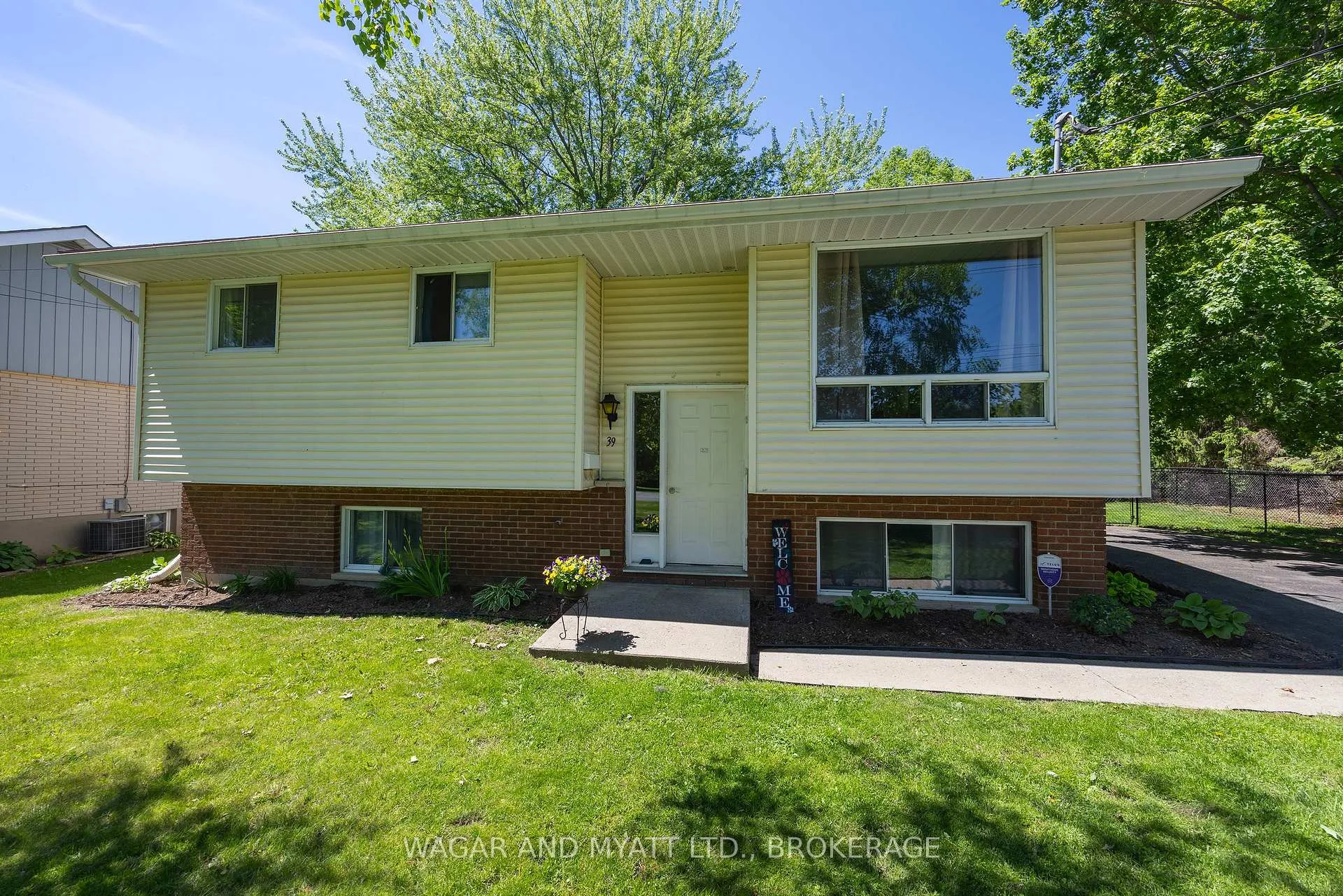 Photo 4 of 39 Riverview Drive, Greater Napanee — HOMEH