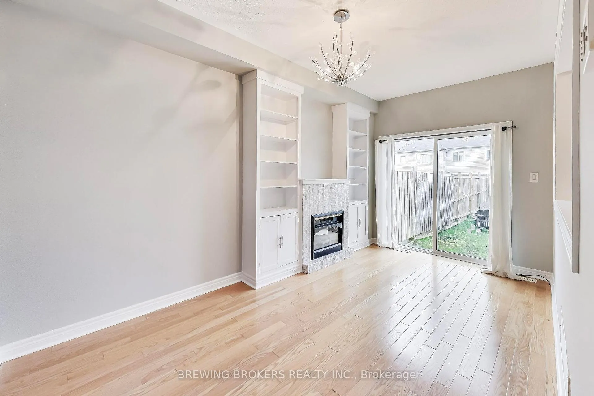 Photo 8 of 33 Pearcey Crescent, Barrie, West Bayfield — HOMEH