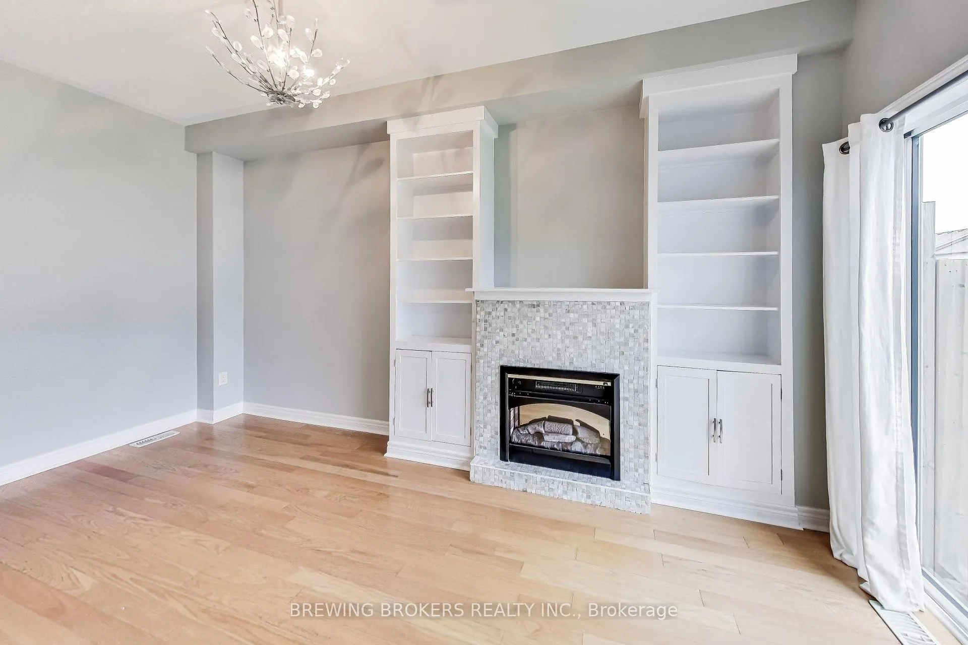 Photo 9 of 33 Pearcey Crescent, Barrie, West Bayfield — HOMEH
