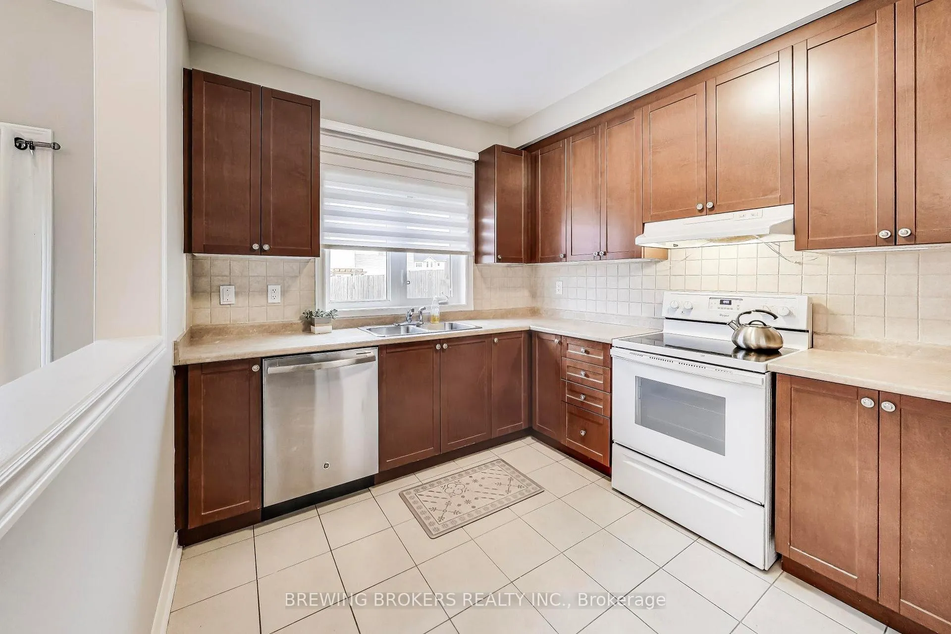 Photo 12 of 33 Pearcey Crescent, Barrie, West Bayfield — HOMEH