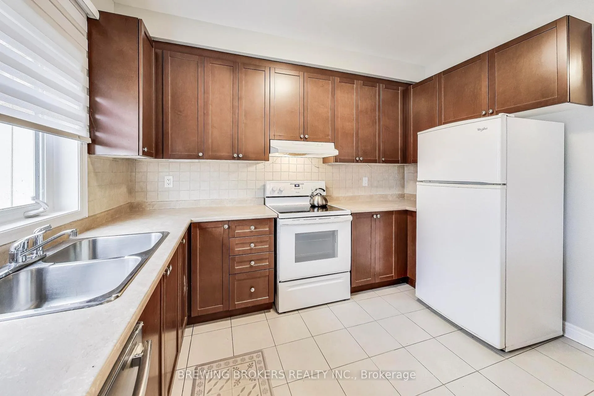 Photo 13 of 33 Pearcey Crescent, Barrie, West Bayfield — HOMEH