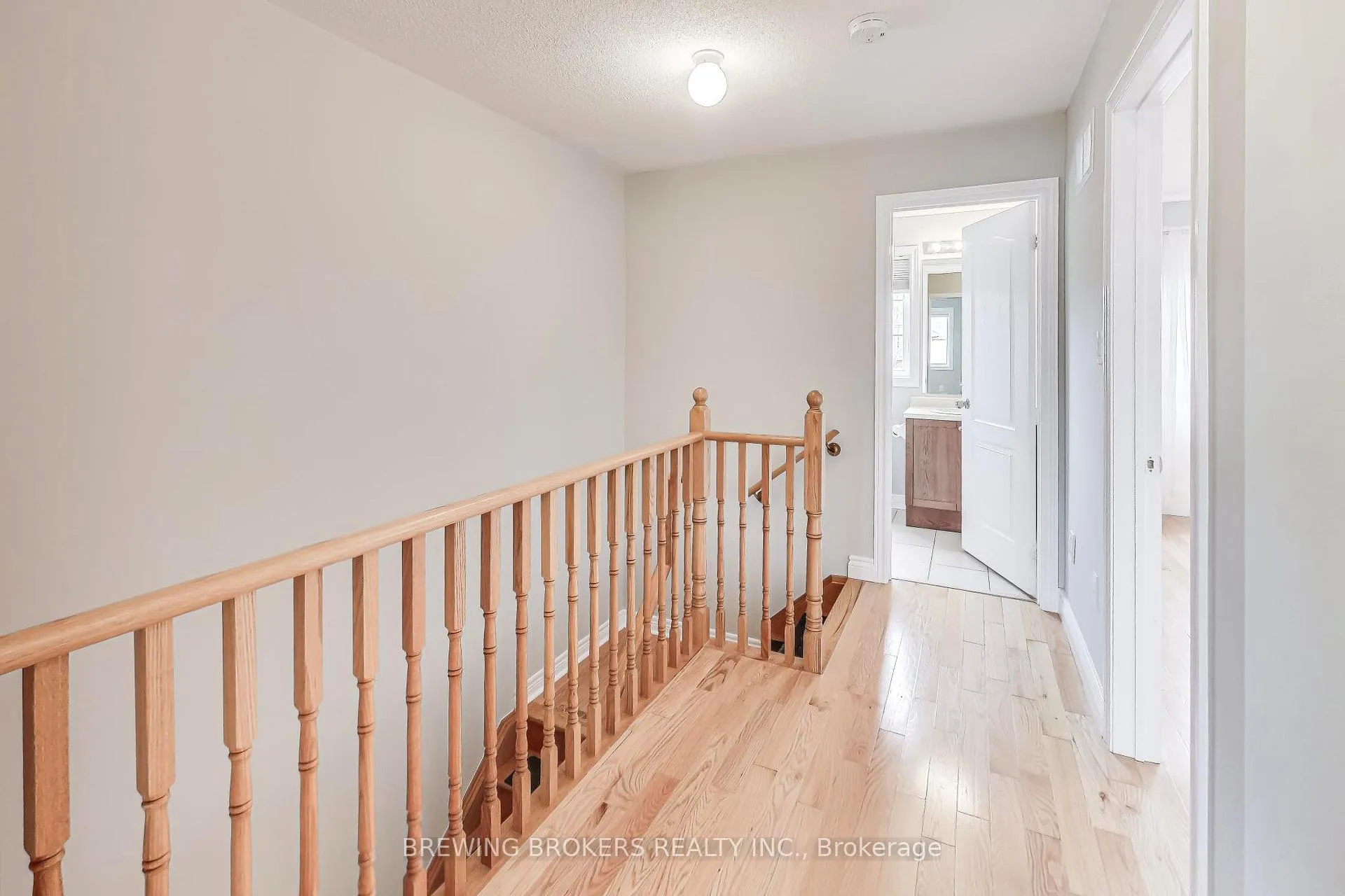 Photo 17 of 33 Pearcey Crescent, Barrie, West Bayfield — HOMEH