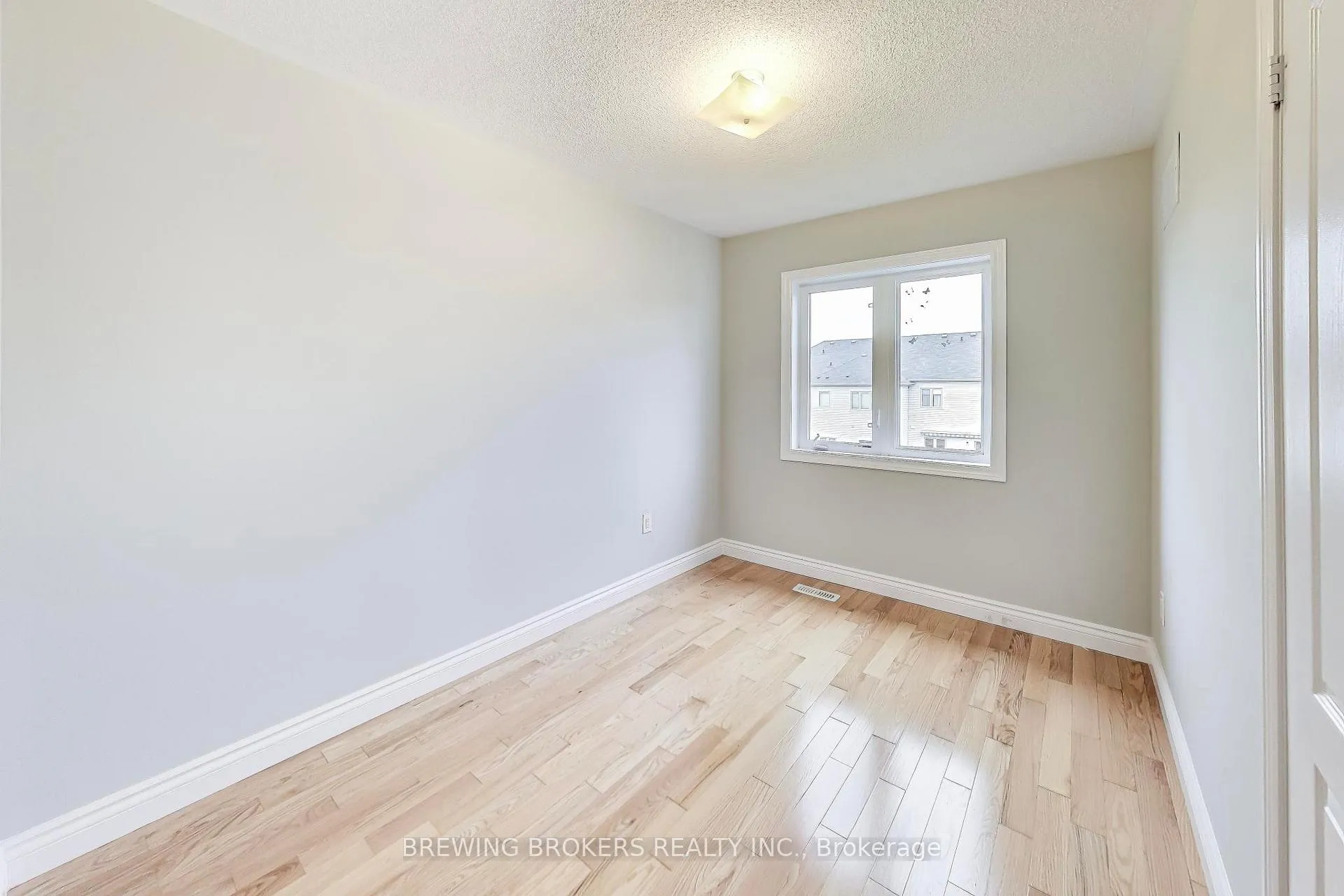 Photo 21 of 33 Pearcey Crescent, Barrie, West Bayfield — HOMEH
