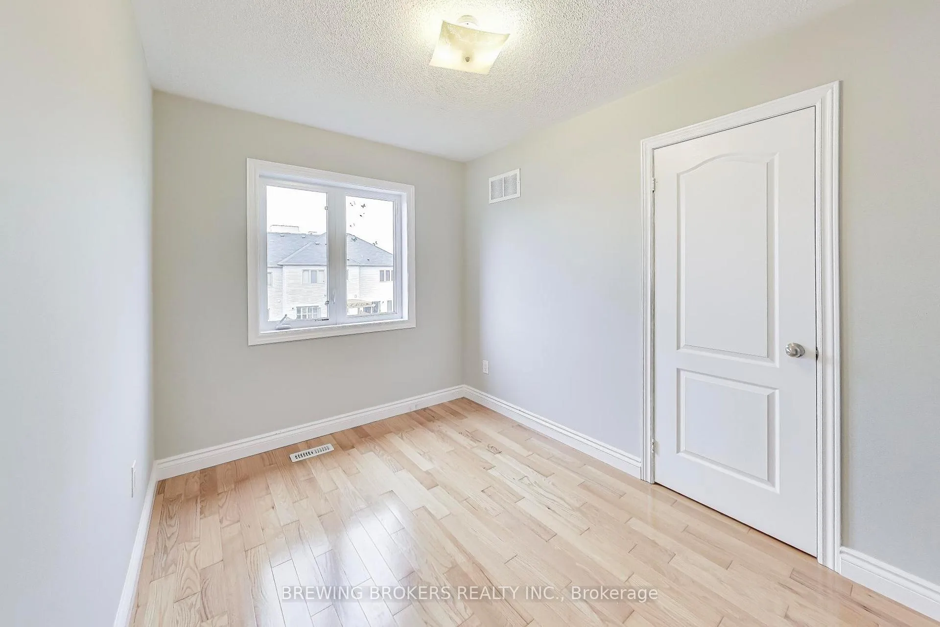 Photo 22 of 33 Pearcey Crescent, Barrie, West Bayfield — HOMEH