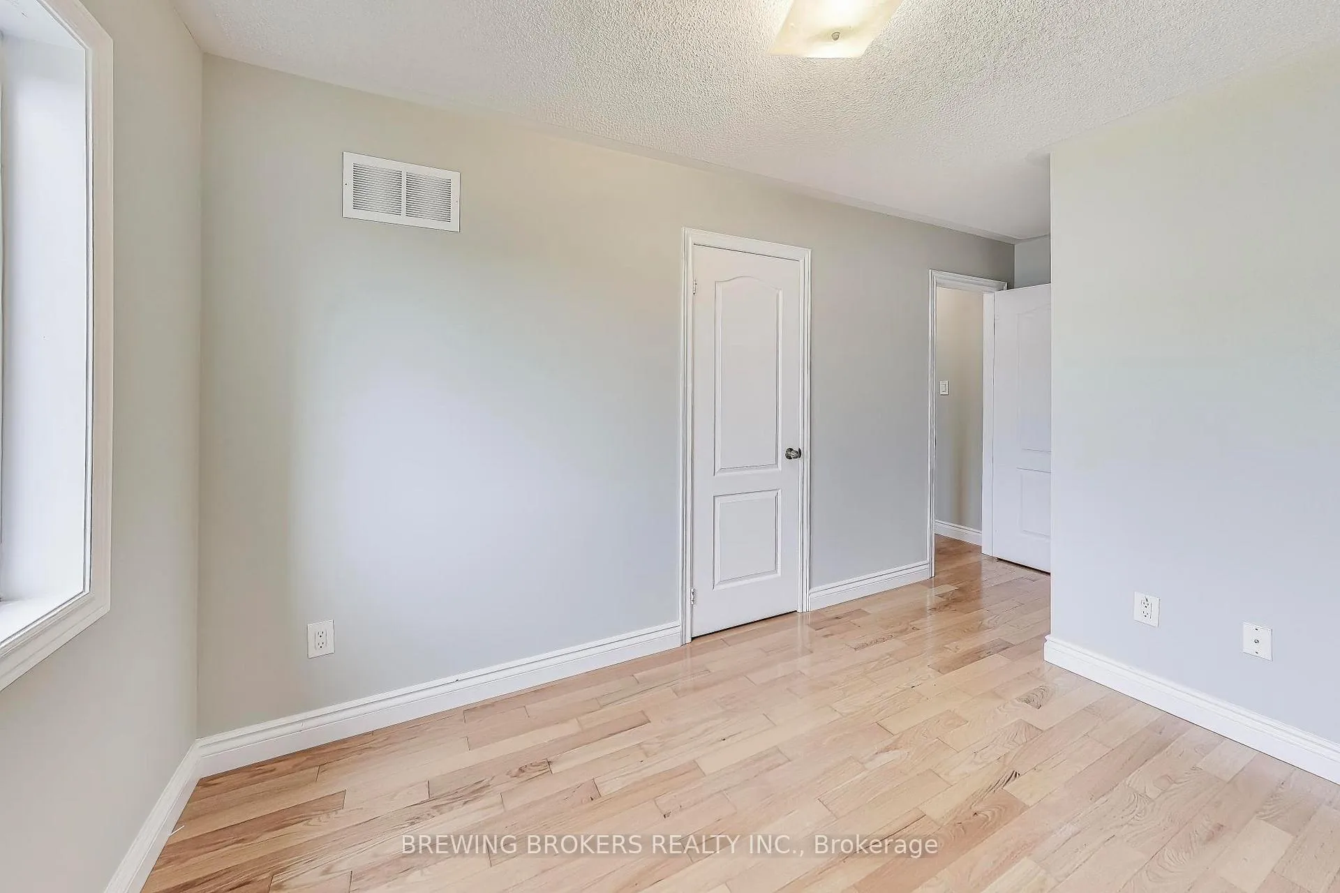 Photo 23 of 33 Pearcey Crescent, Barrie, West Bayfield — HOMEH