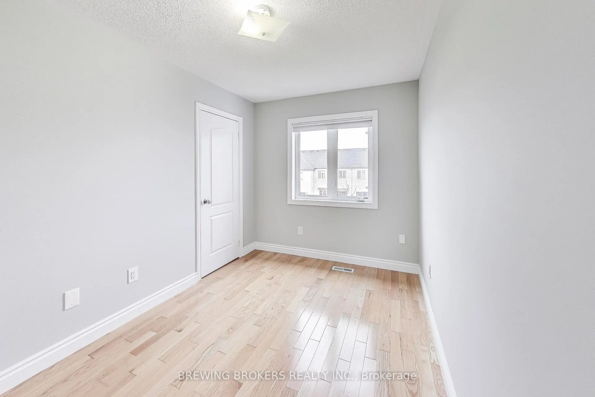 Photo 24 of 33 Pearcey Crescent, Barrie, West Bayfield — HOMEH