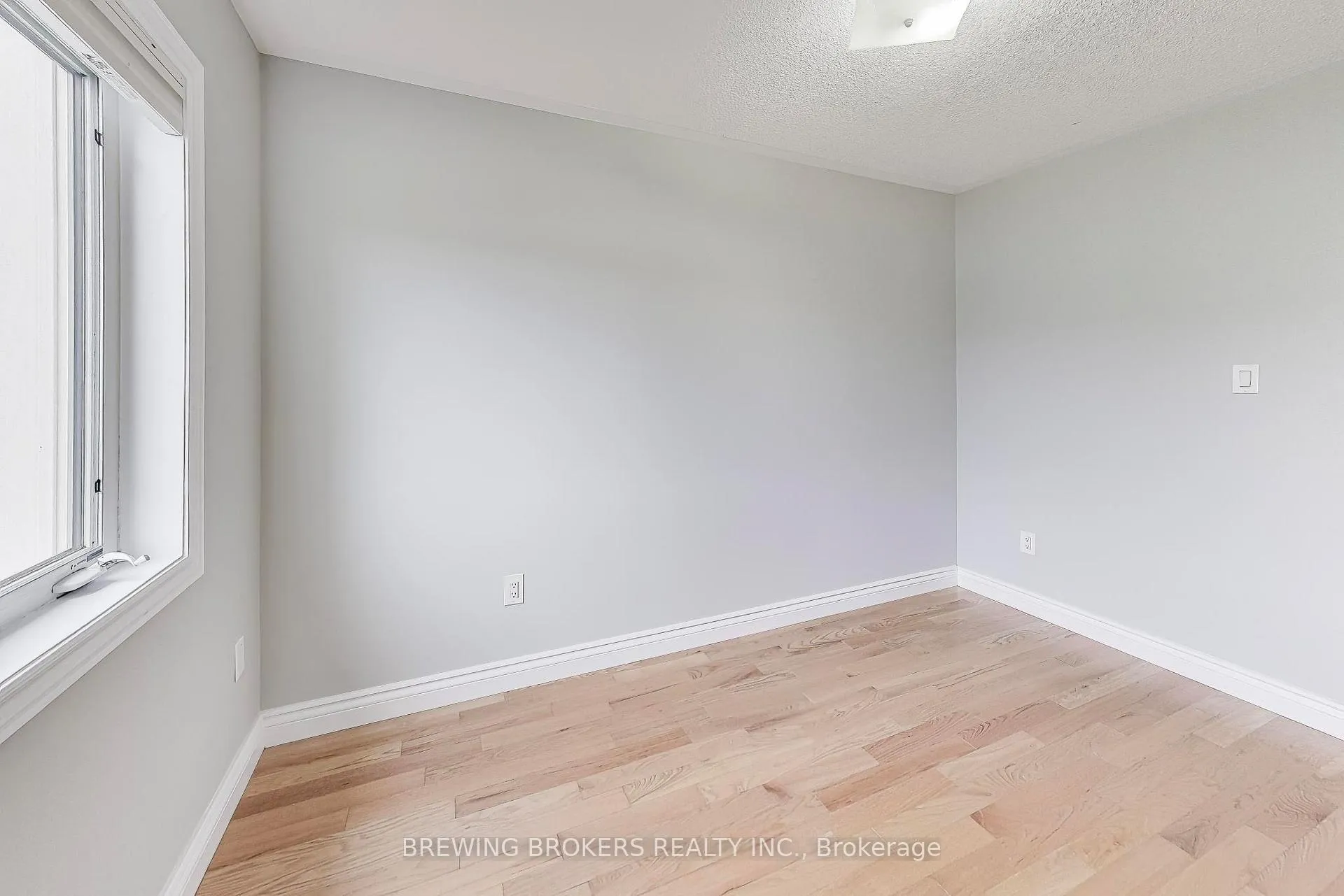 Photo 25 of 33 Pearcey Crescent, Barrie, West Bayfield — HOMEH