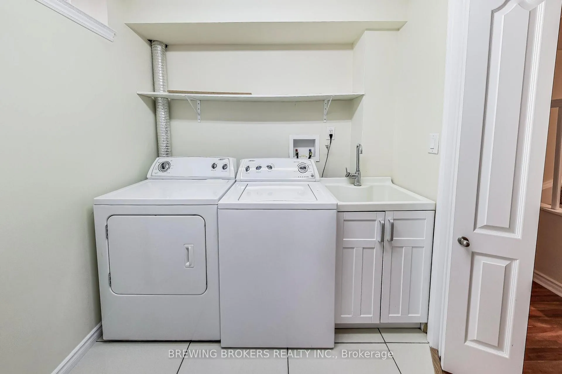 Photo 31 of 33 Pearcey Crescent, Barrie, West Bayfield — HOMEH