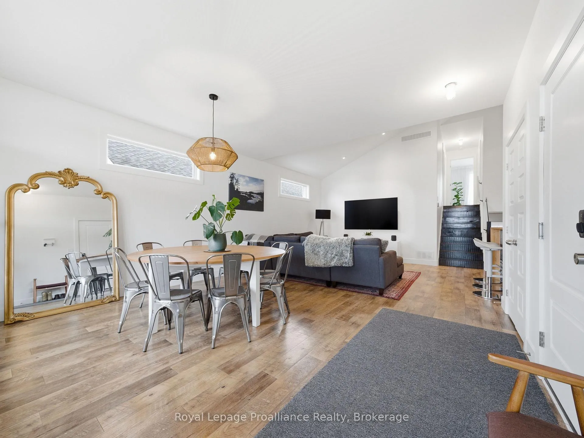 Photo 7 of 22 Kempton Avenue, Belleville, Thurlow Ward — HOMEH