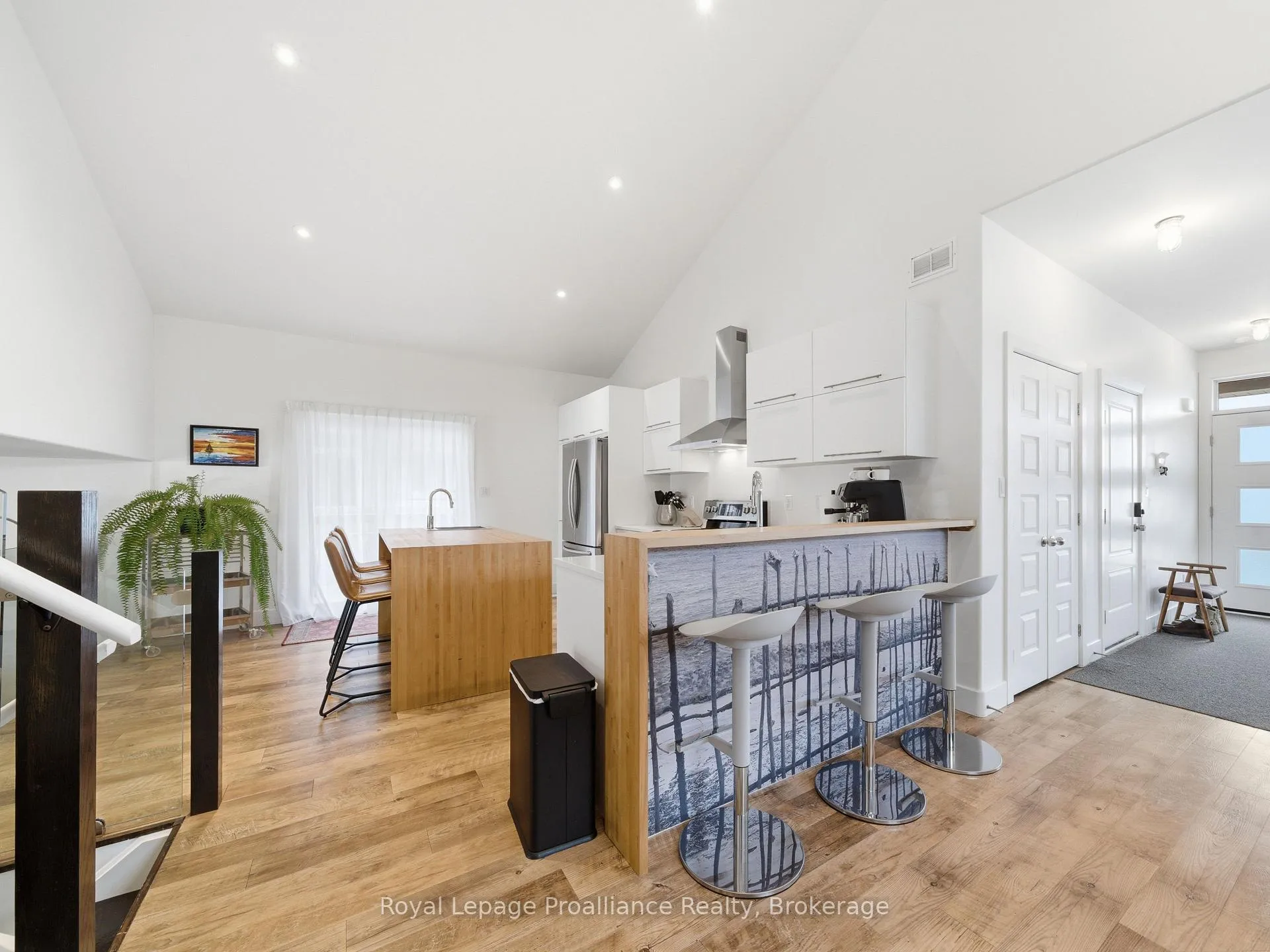 Photo 12 of 22 Kempton Avenue, Belleville, Thurlow Ward — HOMEH