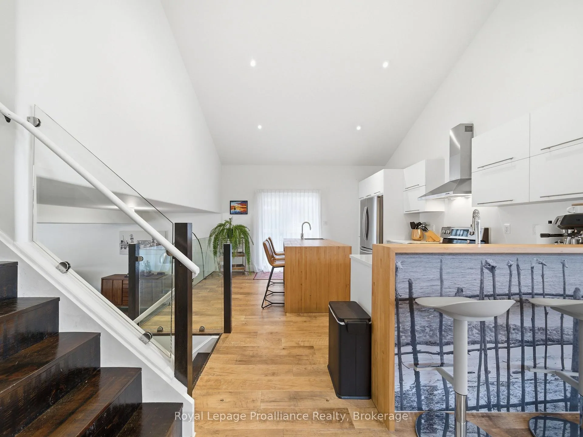 Photo 13 of 22 Kempton Avenue, Belleville, Thurlow Ward — HOMEH