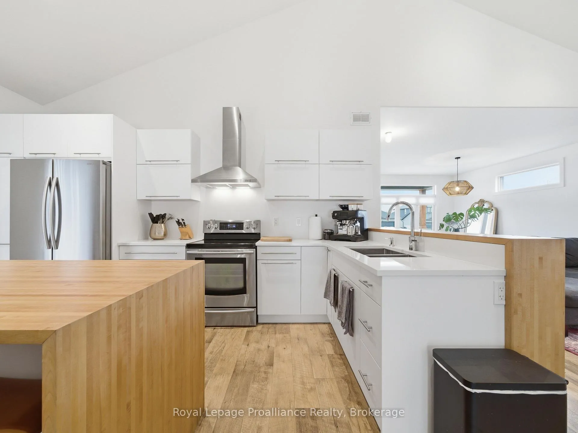 Photo 14 of 22 Kempton Avenue, Belleville, Thurlow Ward — HOMEH