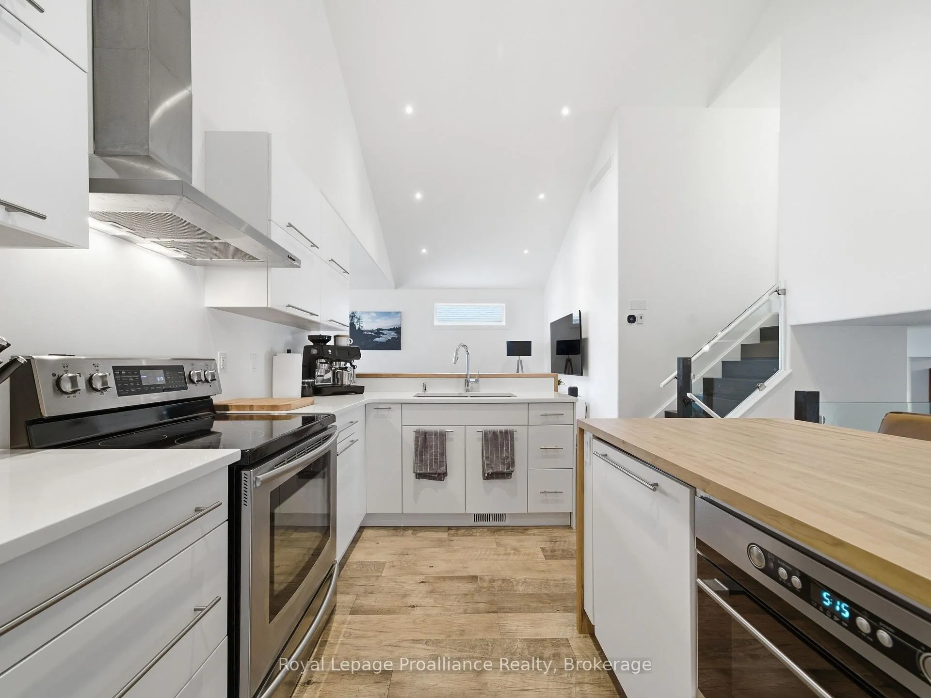 Photo 15 of 22 Kempton Avenue, Belleville, Thurlow Ward — HOMEH