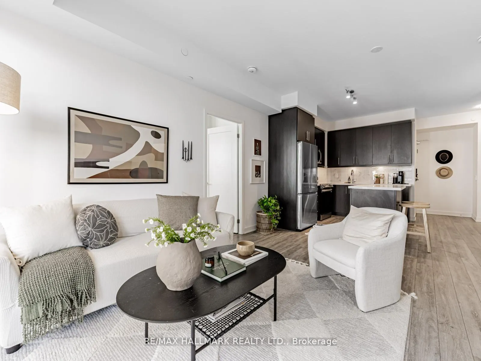 Front of Unit 404, 105 Oneida Crescent
