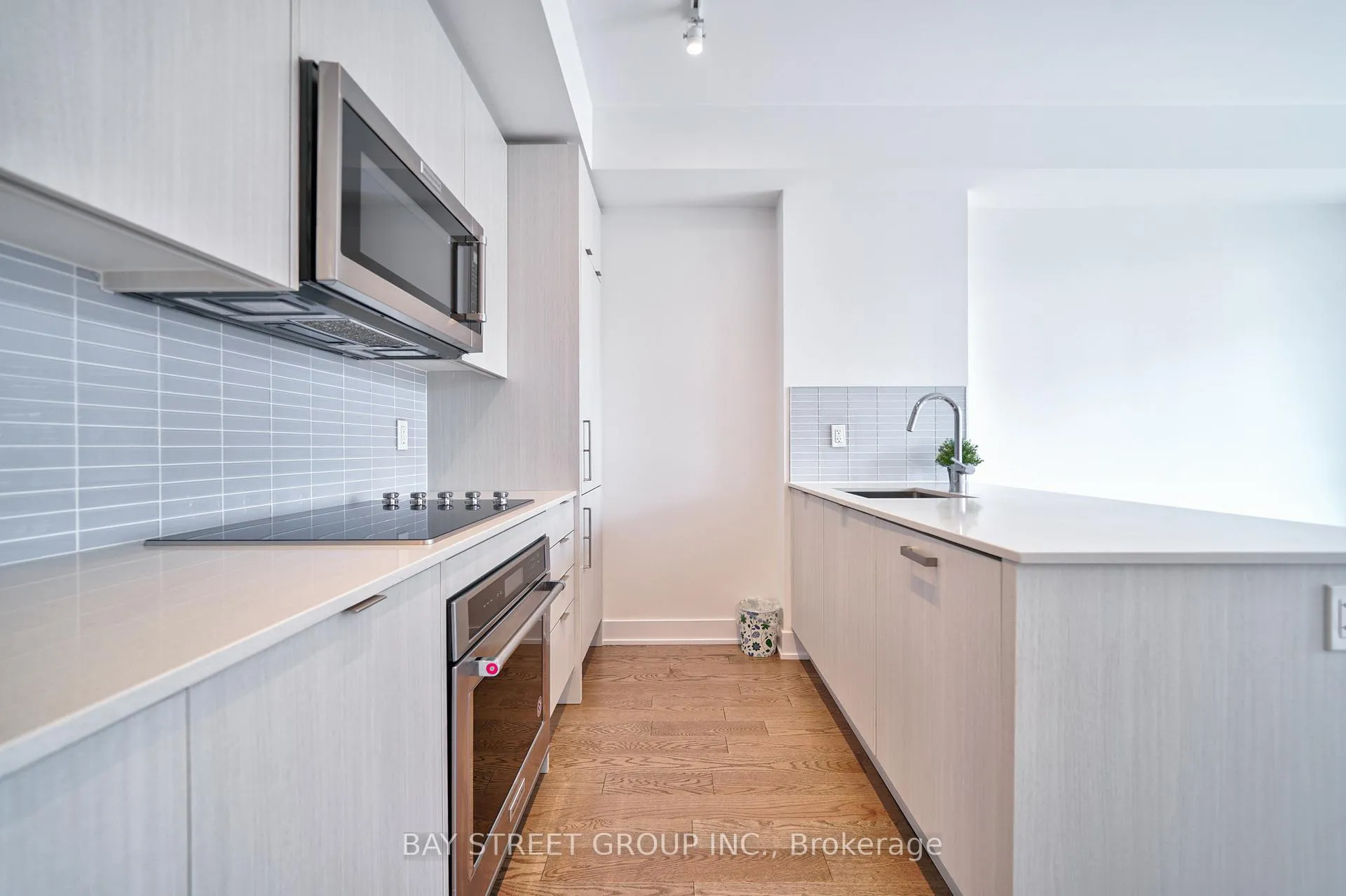 Photo 7 of Unit 905, 181 Bedford Road, Toronto, The Annex — HOMEH
