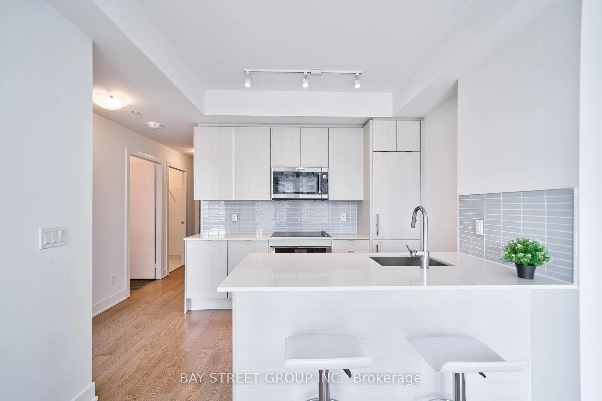 Photo 8 of Unit 905, 181 Bedford Road, Toronto, The Annex — HOMEH
