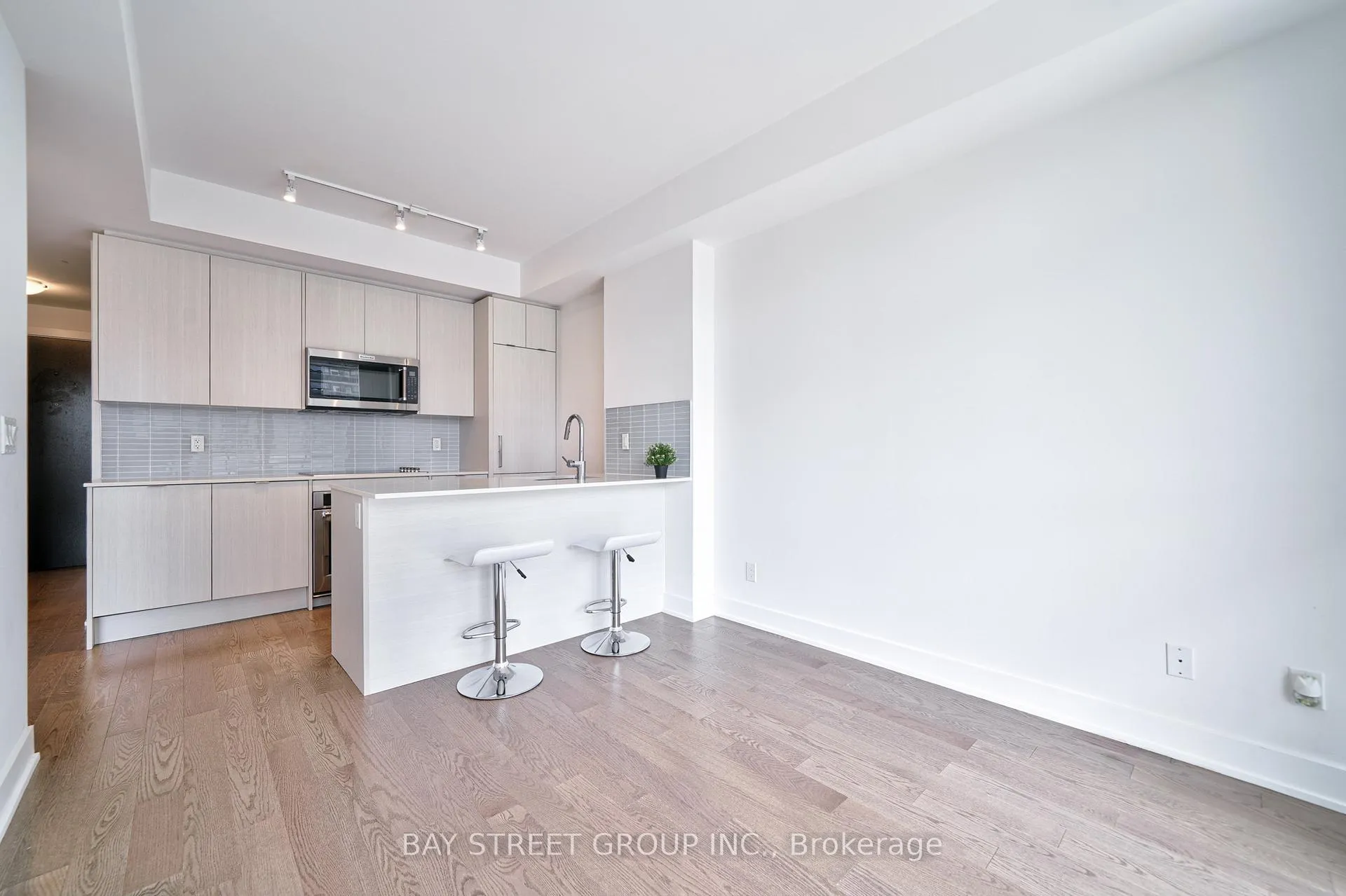 Photo 9 of Unit 905, 181 Bedford Road, Toronto, The Annex — HOMEH