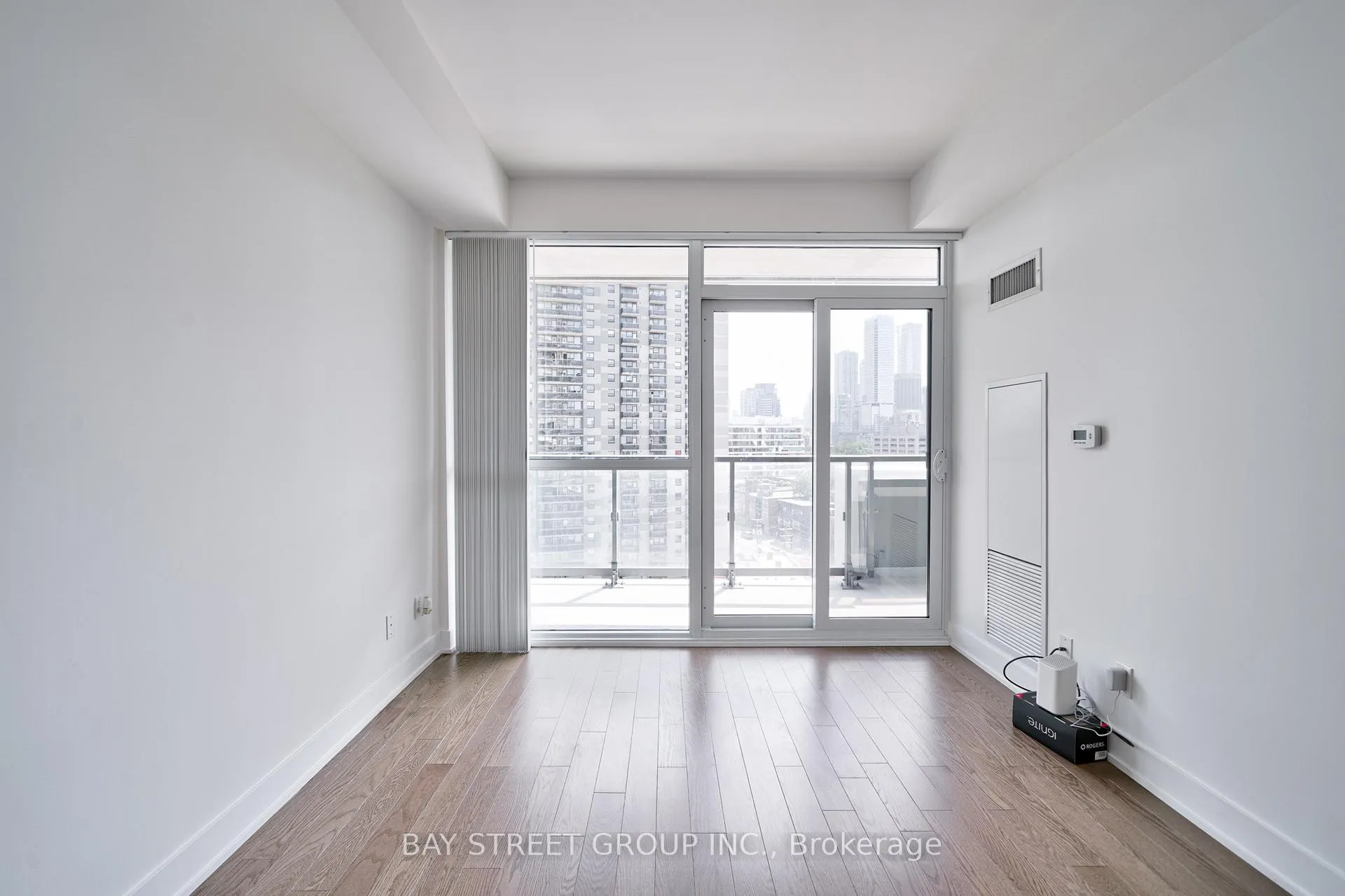 Photo 10 of Unit 905, 181 Bedford Road, Toronto, The Annex — HOMEH