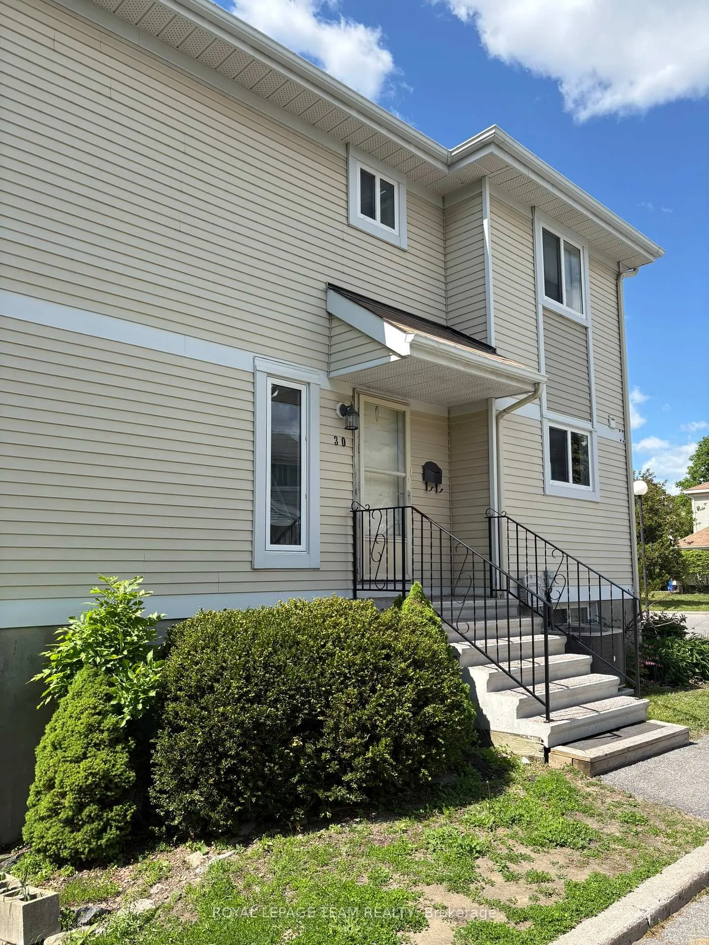 Front of Unit 45, 30 Mcdermot Court