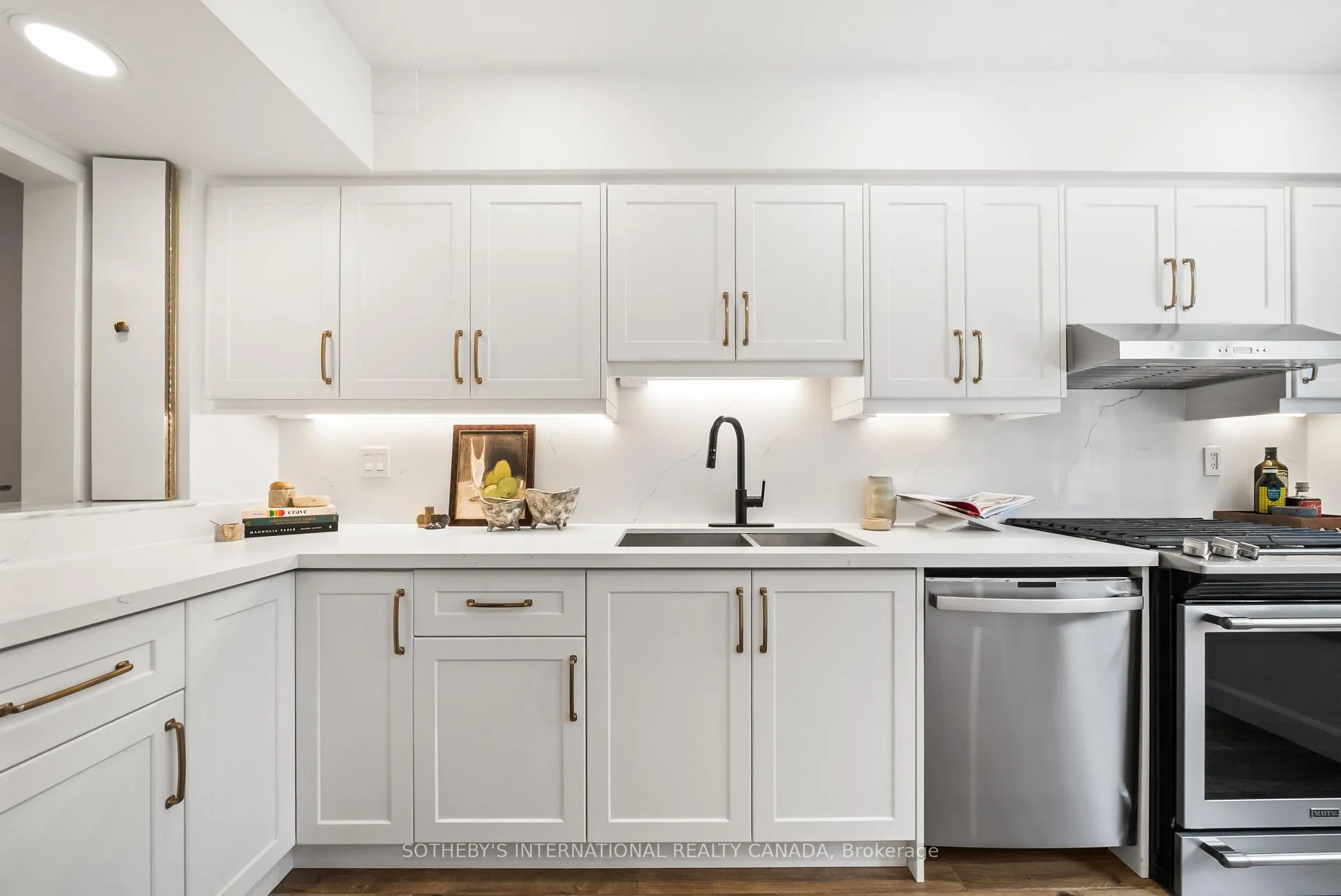 Photo 12 of 111A Alcorn Avenue, Toronto, Yonge-St. Clair — HOMEH