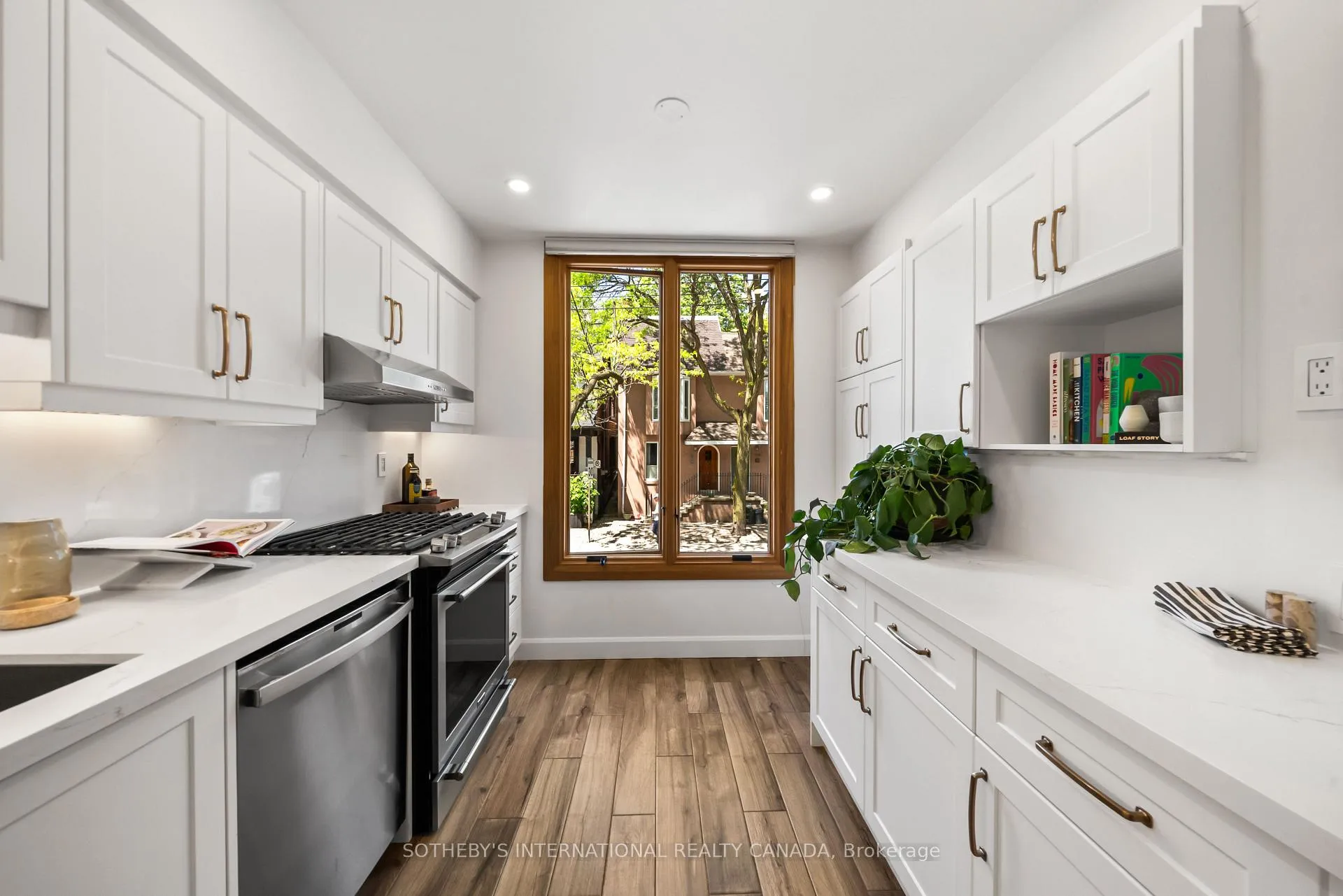 Photo 13 of 111A Alcorn Avenue, Toronto, Yonge-St. Clair — HOMEH