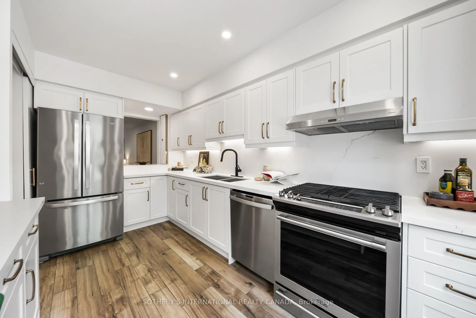 Photo 15 of 111A Alcorn Avenue, Toronto, Yonge-St. Clair — HOMEH