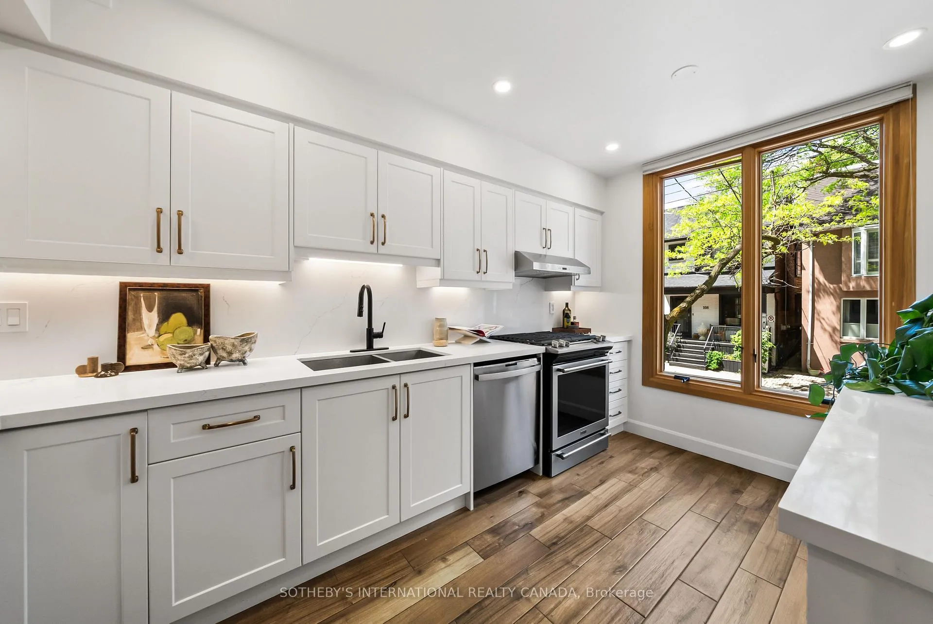 Photo 16 of 111A Alcorn Avenue, Toronto, Yonge-St. Clair — HOMEH